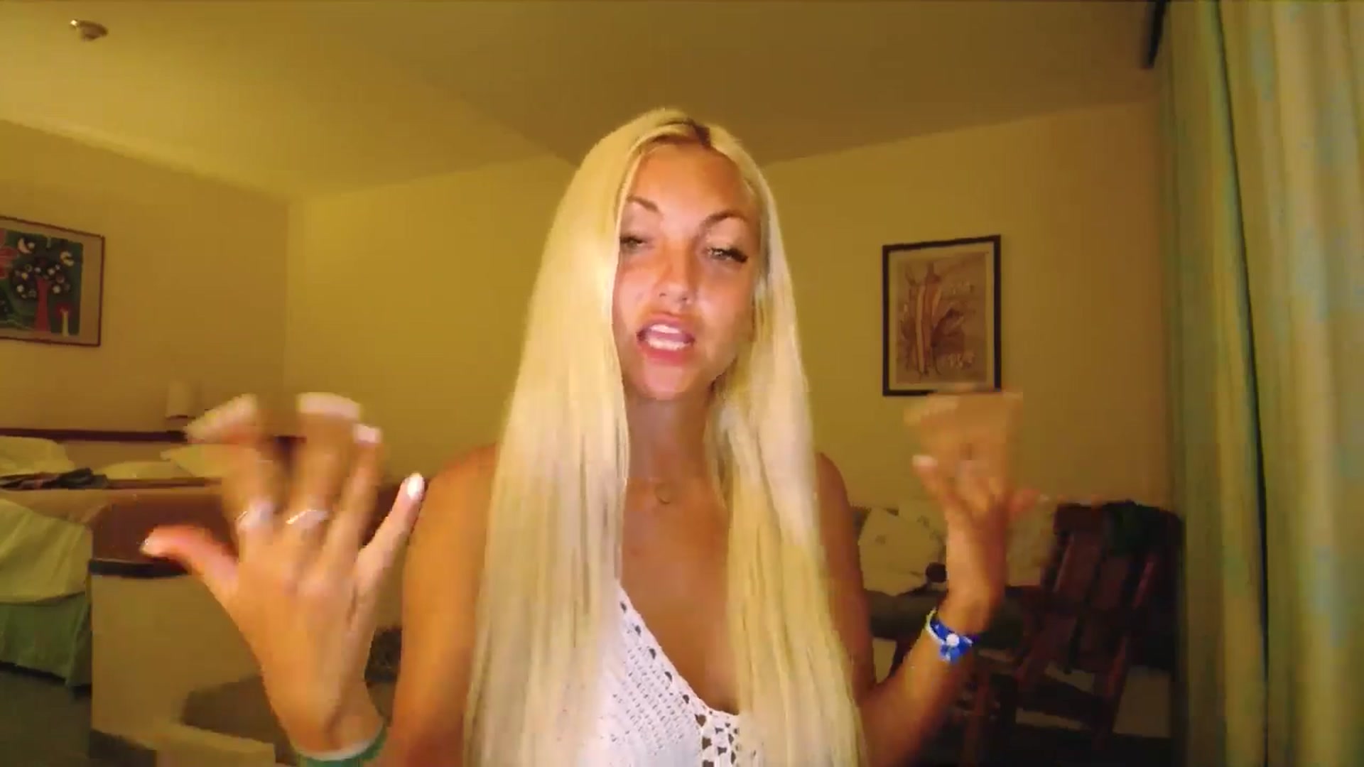 Gallery image thumbnail from AlissyaMay's myfreecams stream on, 09/22/2025, 23:20 image 8 of 20