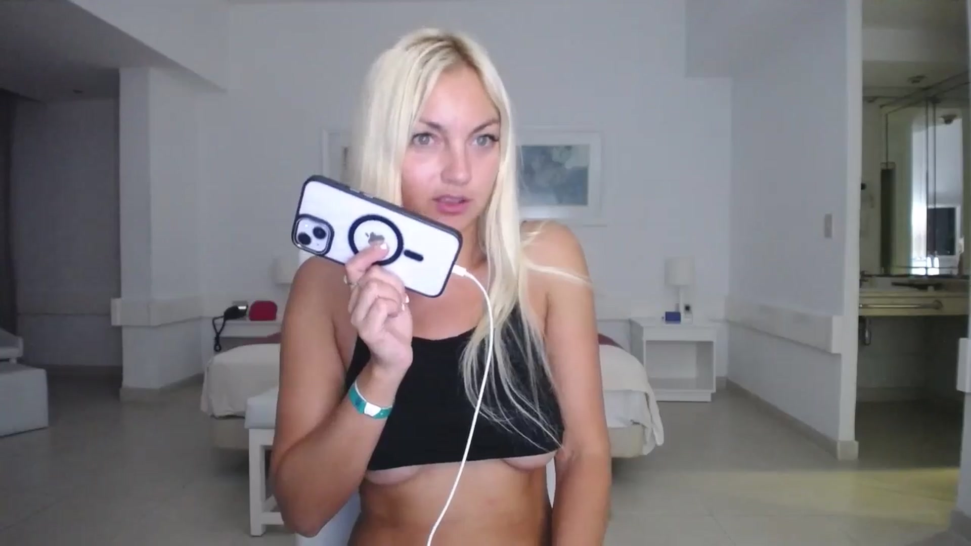 Gallery image thumbnail from AlissyaMay's myfreecams stream on, 10/12/2025, 06:23 image 8 of 20
