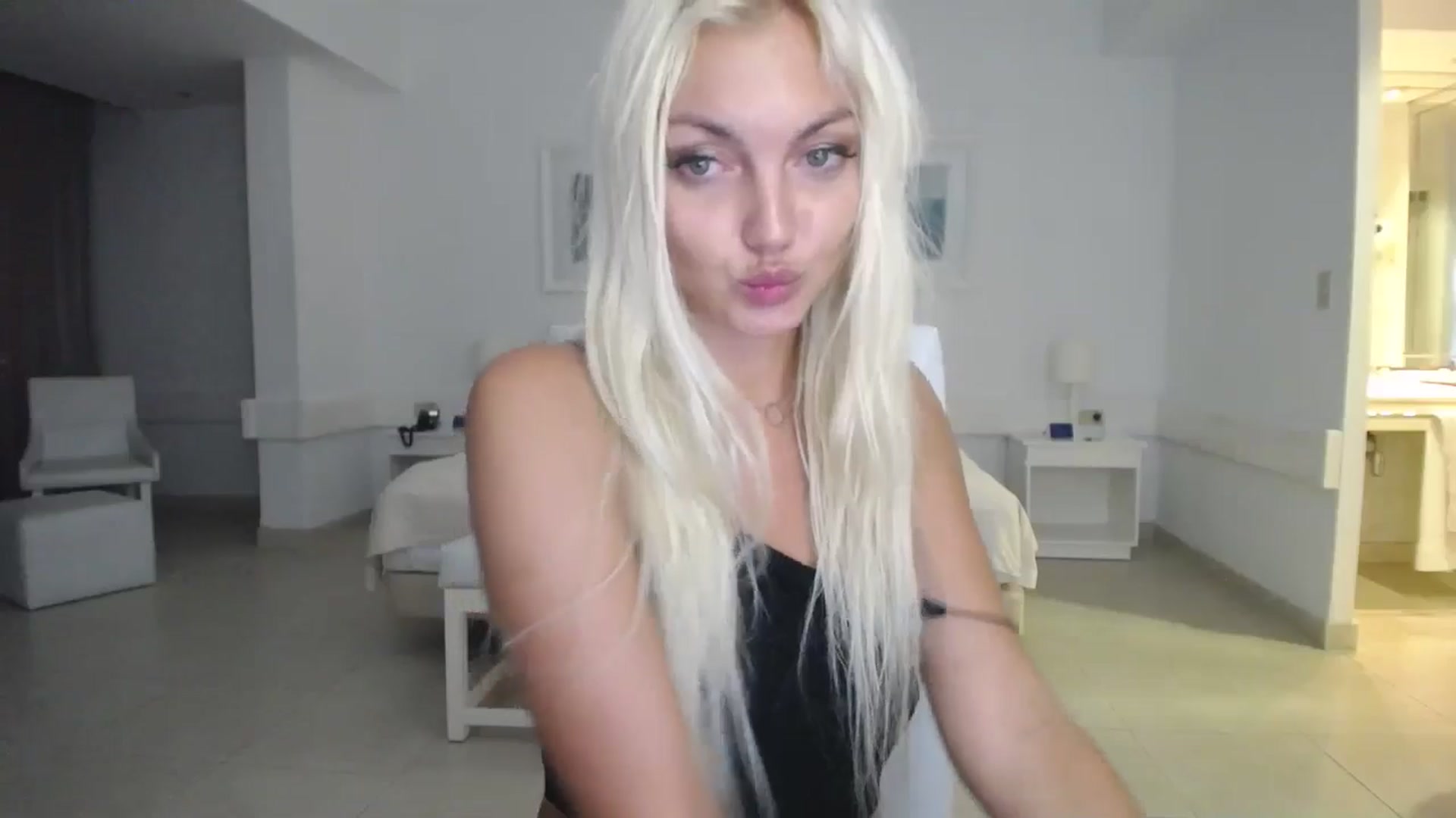 Gallery image thumbnail from AlissyaMay's myfreecams stream on, 10/14/2025, 03:47 image 14 of 20
