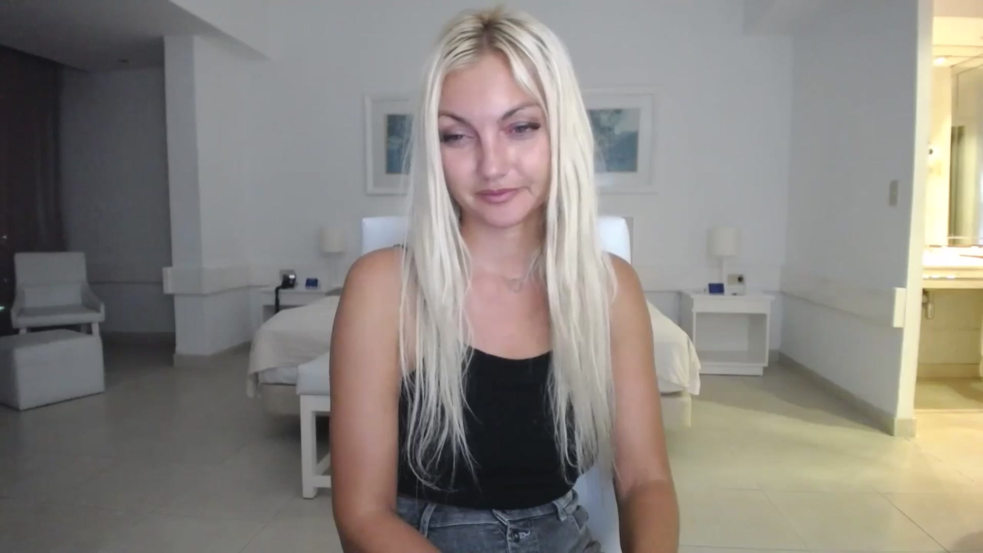 Gallery image thumbnail from AlissyaMay's myfreecams stream on, 10/14/2025, 06:46 image 17 of 20