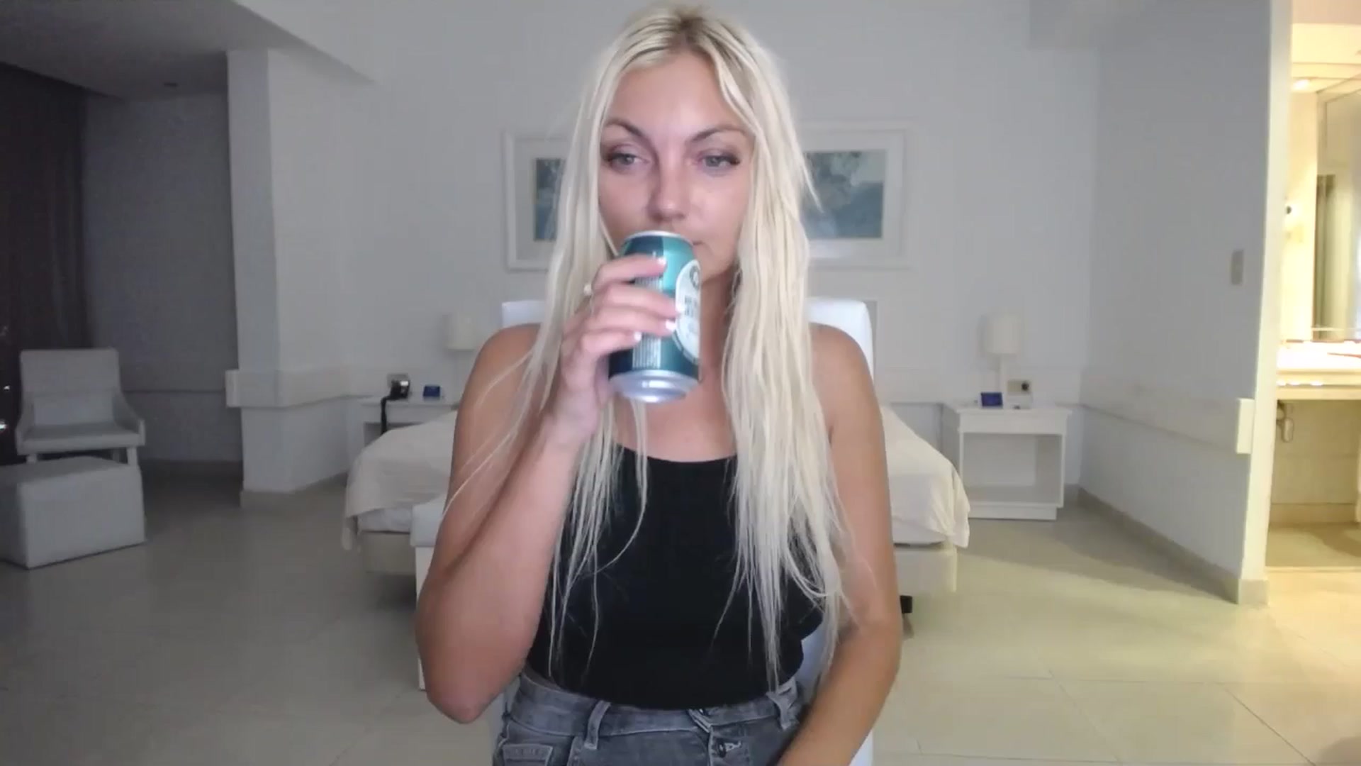 Gallery image thumbnail from AlissyaMay's myfreecams stream on, 10/14/2025, 06:46 image 8 of 20