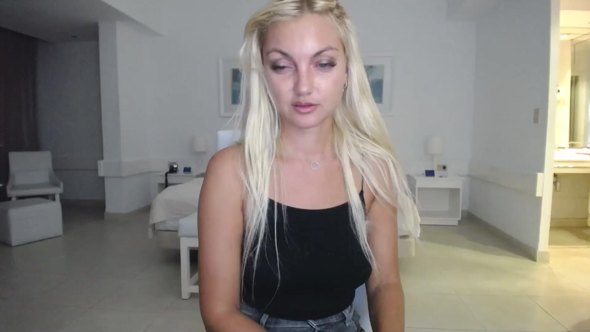 Gallery image thumbnail from AlissyaMay's myfreecams stream on, 10/14/2025, 06:46 image 7 of 20