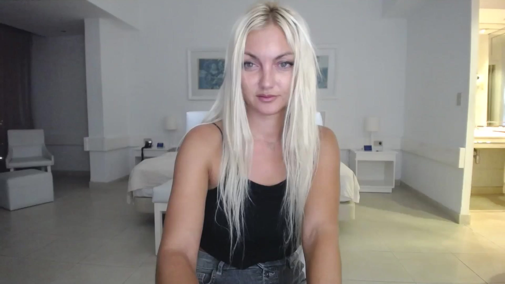 Gallery image thumbnail from AlissyaMay's myfreecams stream on, 10/14/2025, 06:46 image 1 of 20