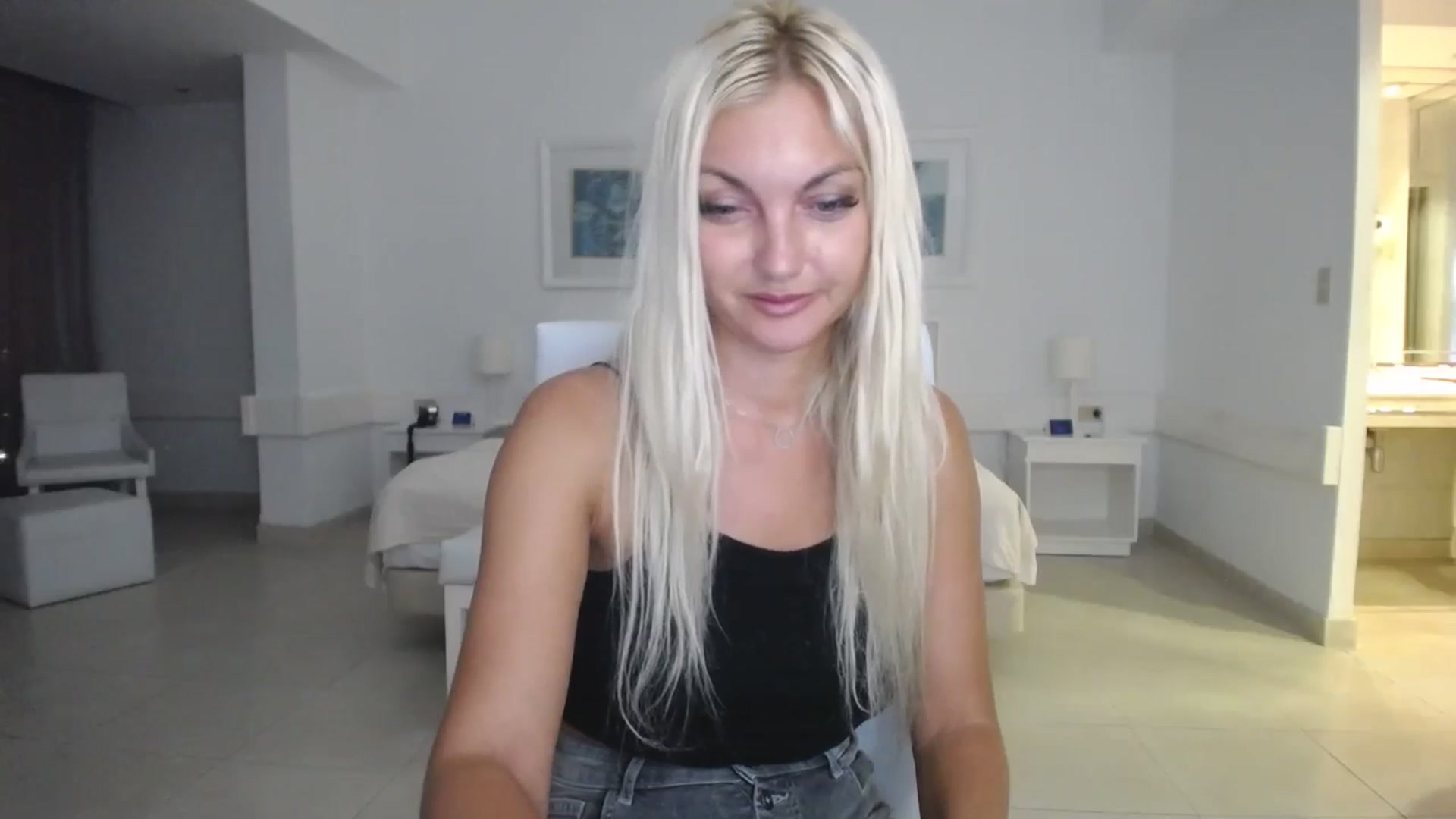 Gallery image thumbnail from AlissyaMay's myfreecams stream on, 10/14/2025, 06:46 image 16 of 20