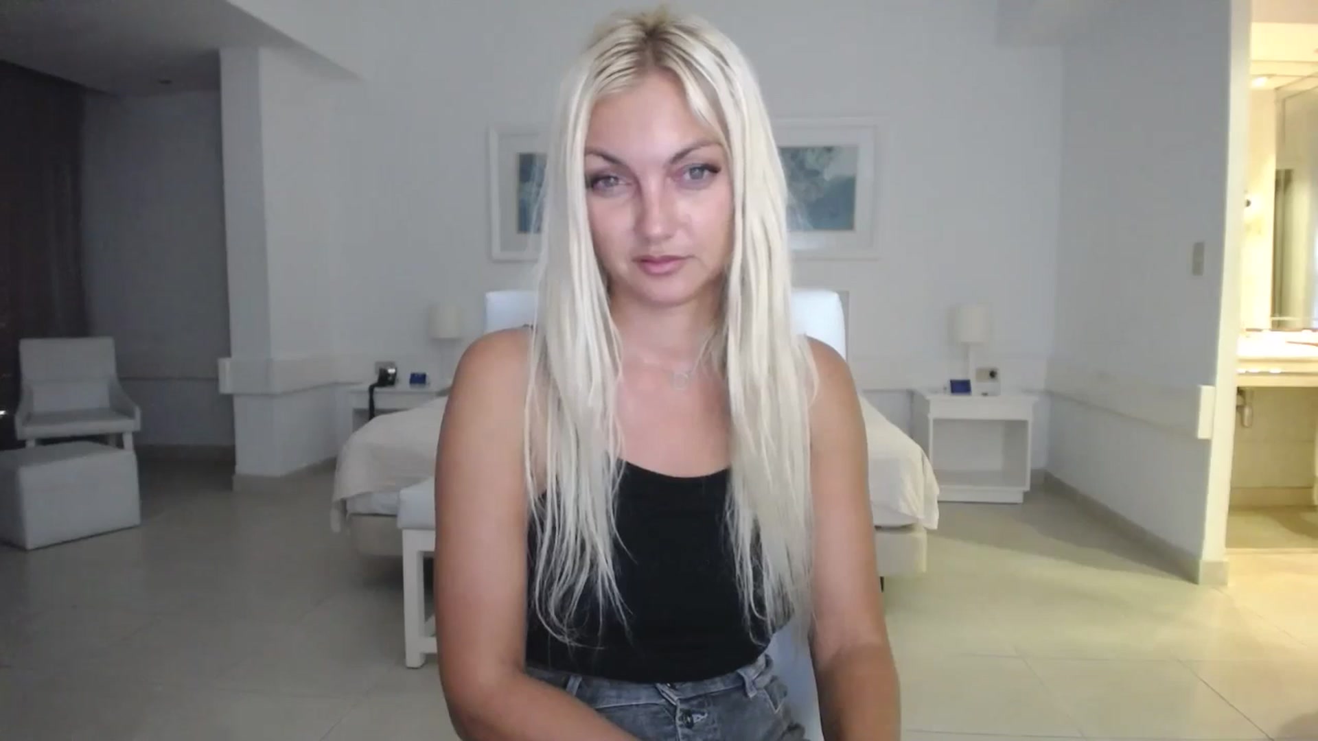 Gallery image thumbnail from AlissyaMay's myfreecams stream on, 10/14/2025, 06:46 image 15 of 20