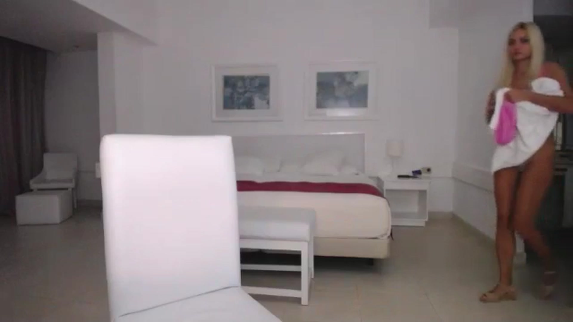 Gallery image thumbnail from AlissyaMay's myfreecams stream on, 11/04/2025, 02:55 image 18 of 20