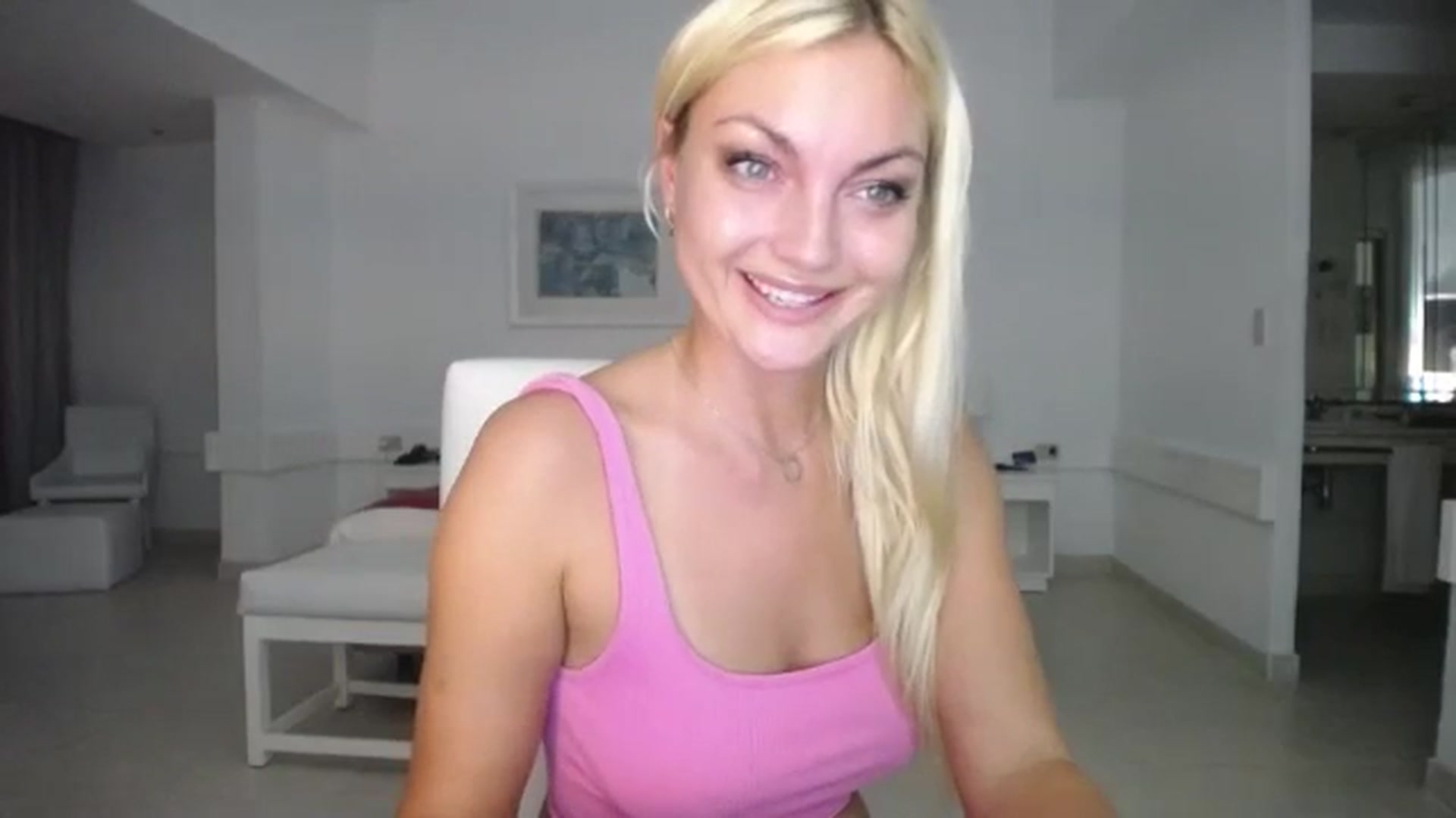 Gallery image thumbnail from AlissyaMay's myfreecams stream on, 11/04/2025, 03:24 image 12 of 20