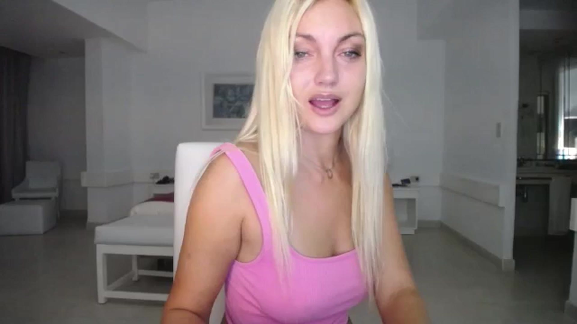 Gallery image thumbnail from AlissyaMay's myfreecams stream on, 11/04/2025, 03:24 image 1 of 20