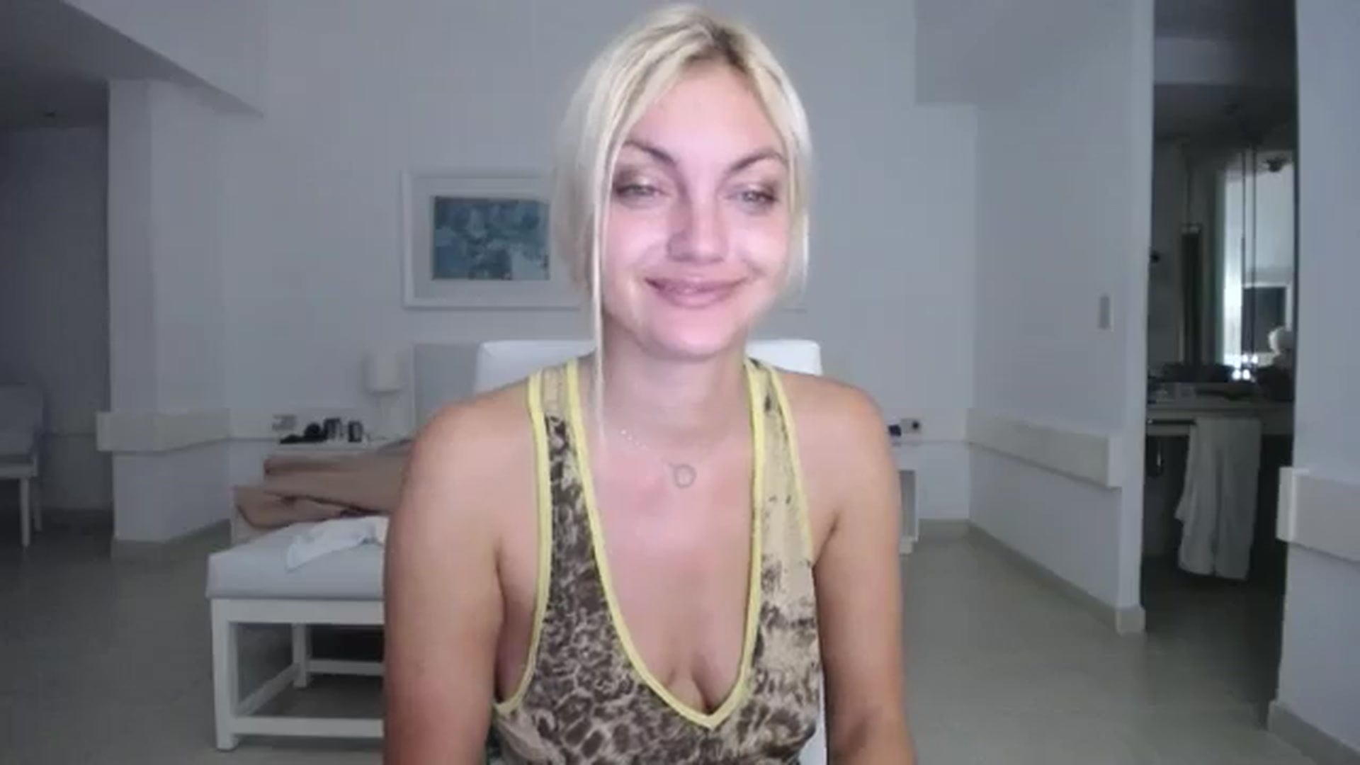 Gallery image thumbnail from AlissyaMay's myfreecams stream on, 11/06/2025, 09:01 image 15 of 20