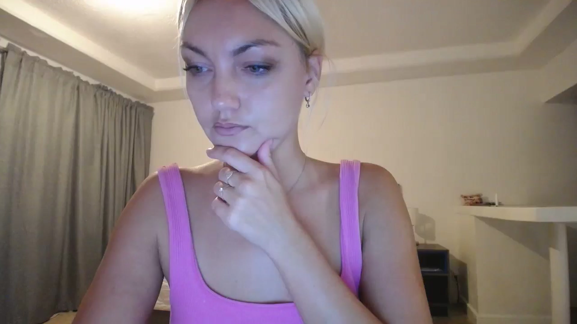 Gallery image thumbnail from AlissyaMay's myfreecams stream on, 11/08/2025, 04:07 image 12 of 20