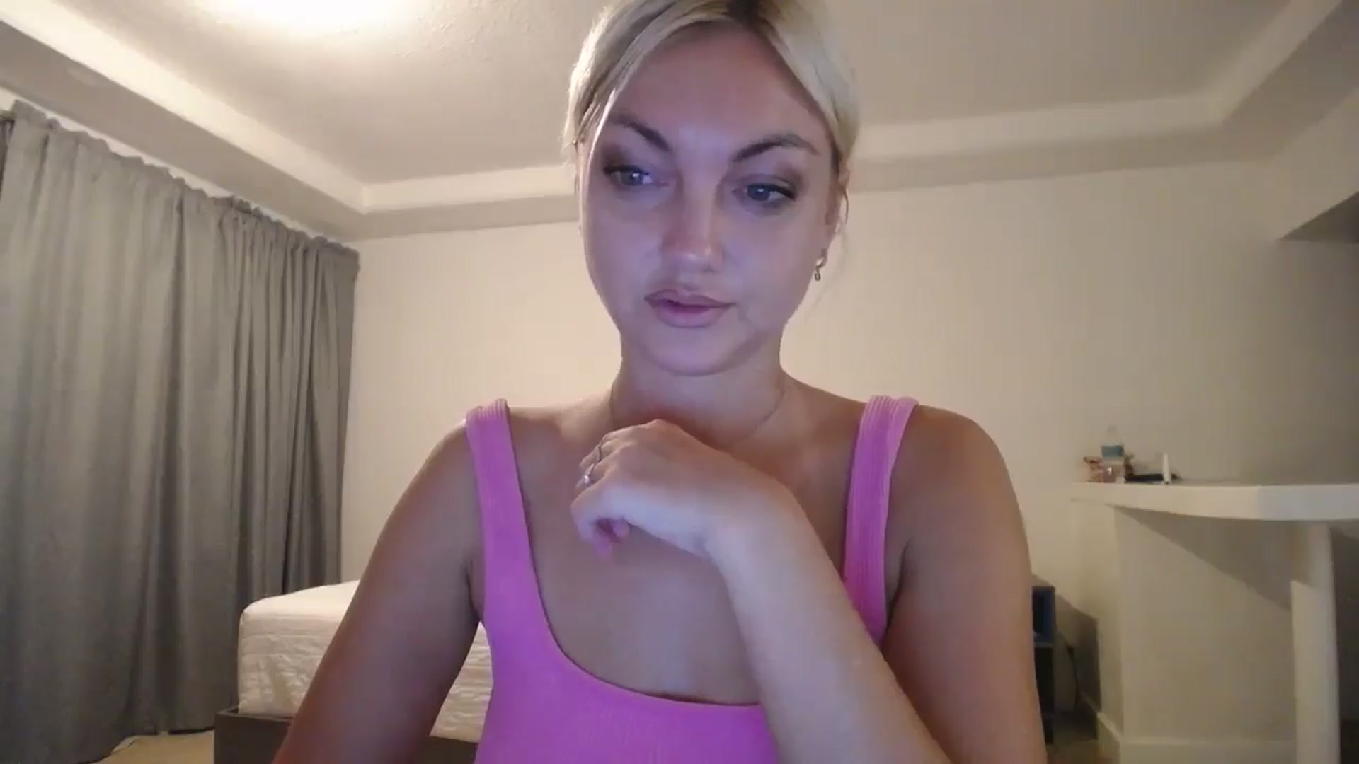 Gallery image thumbnail from AlissyaMay's myfreecams stream on, 11/08/2025, 04:07 image 3 of 20