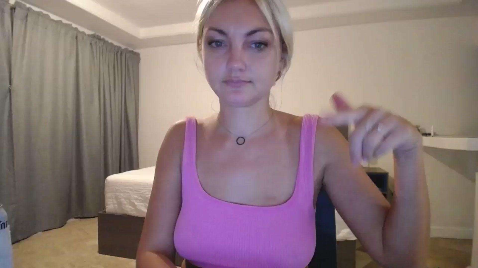 Gallery image thumbnail from AlissyaMay's myfreecams stream on, 11/08/2025, 07:02 image 10 of 20
