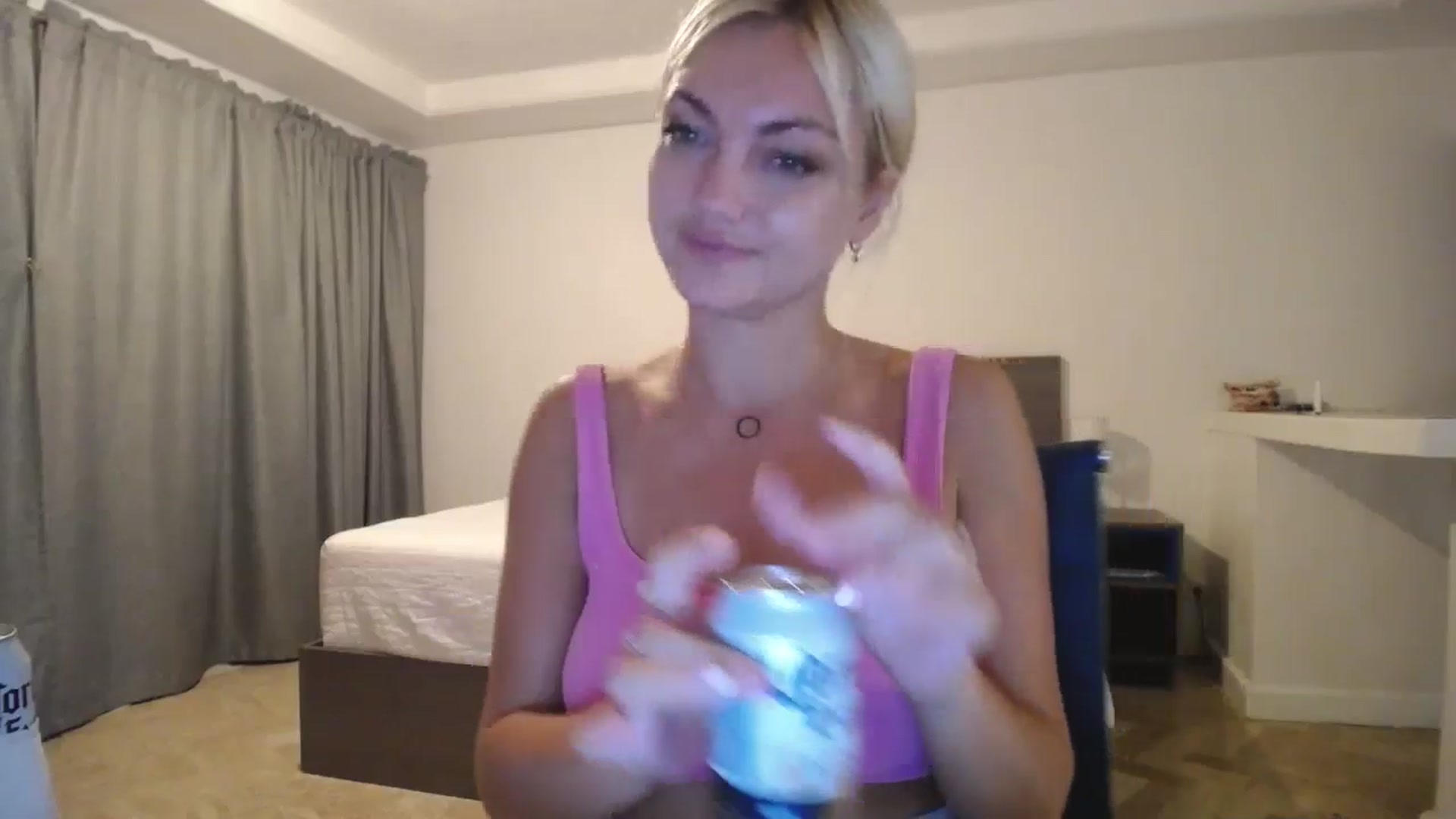 Gallery image thumbnail from AlissyaMay's myfreecams stream on, 11/08/2025, 07:02 image 12 of 20