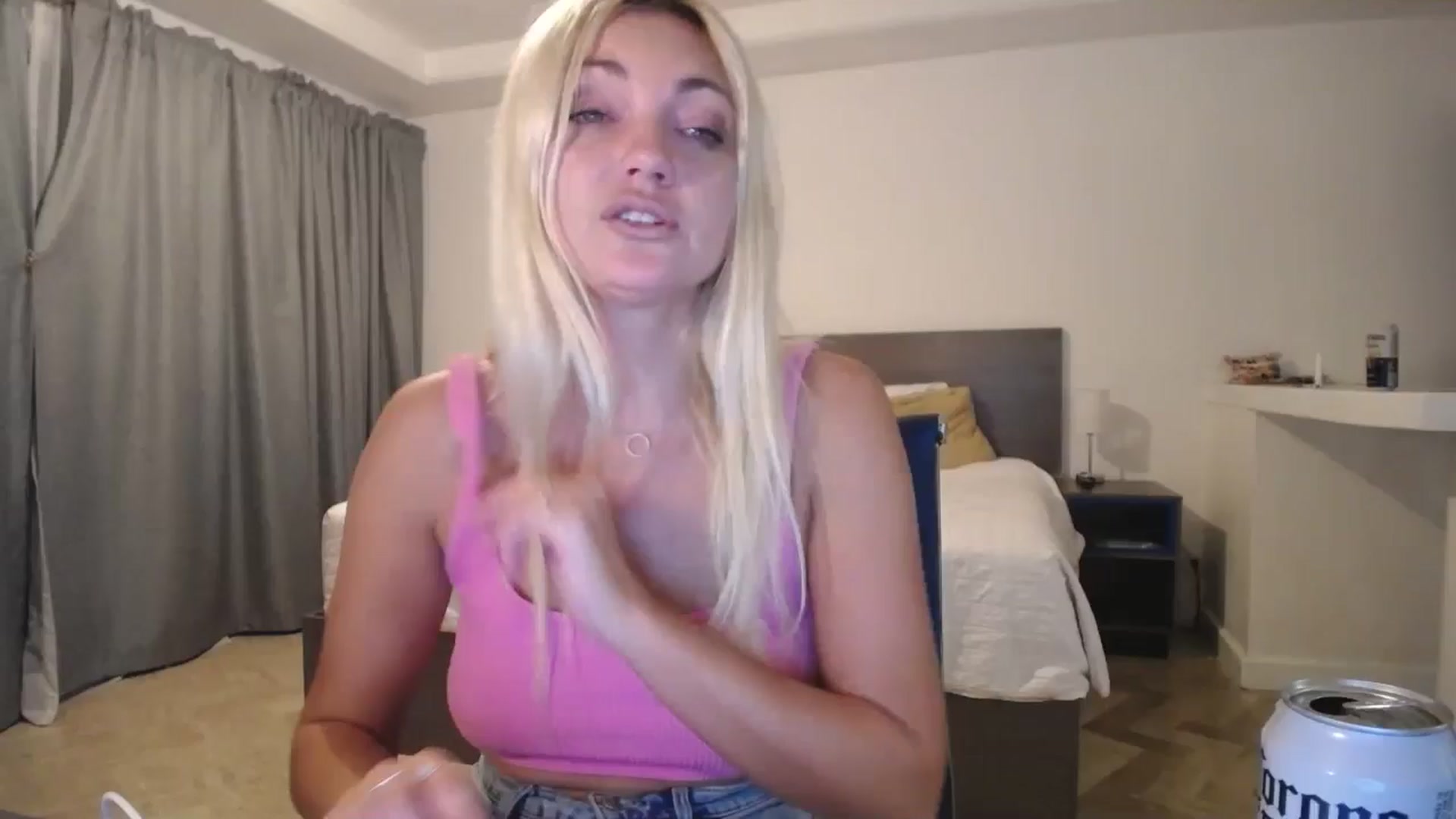 Gallery image thumbnail from AlissyaMay's myfreecams stream on, 11/08/2025, 08:29 image 1 of 20