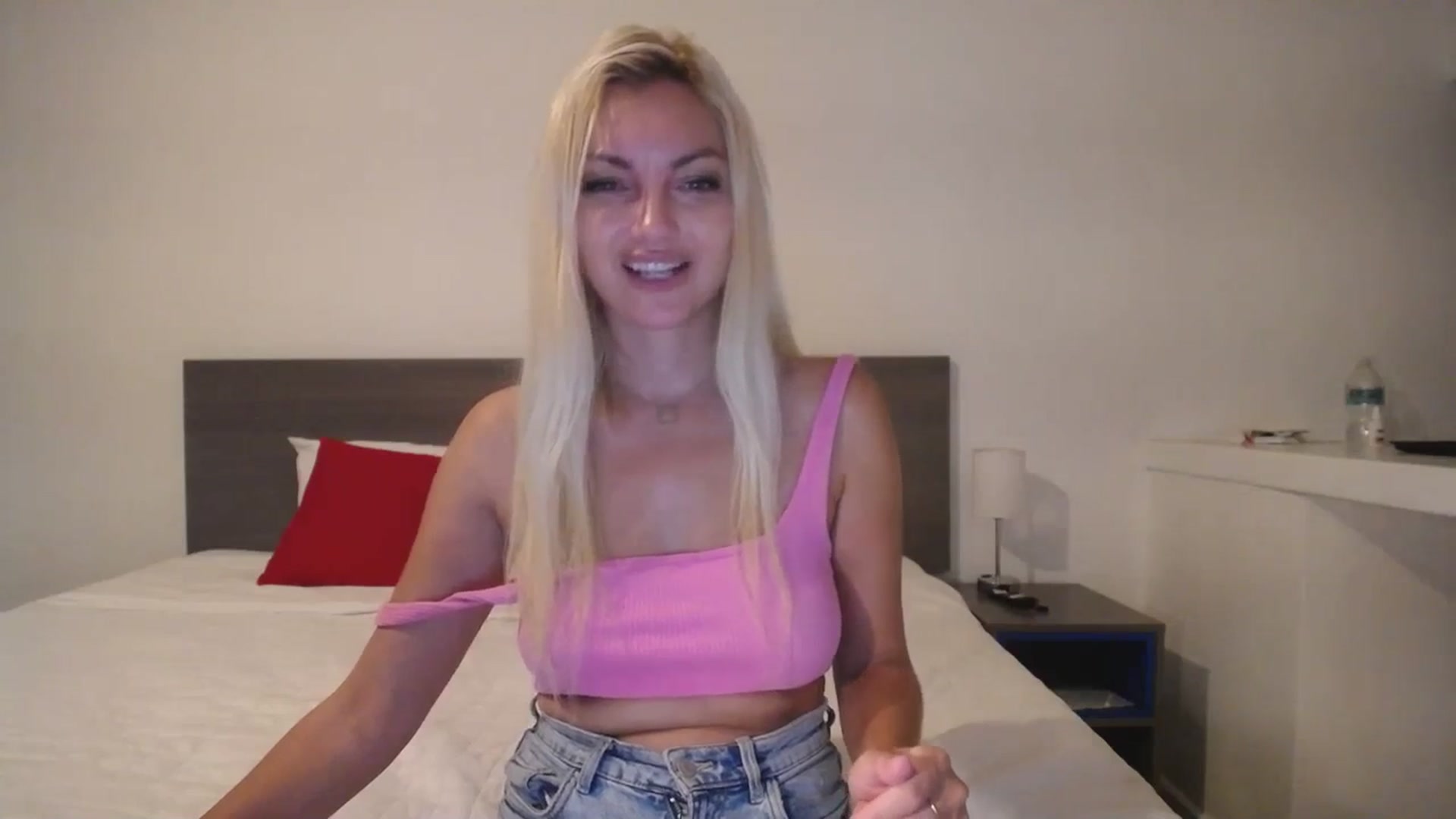 Gallery image thumbnail from AlissyaMay's myfreecams stream on, 11/09/2025, 10:57 image 17 of 20