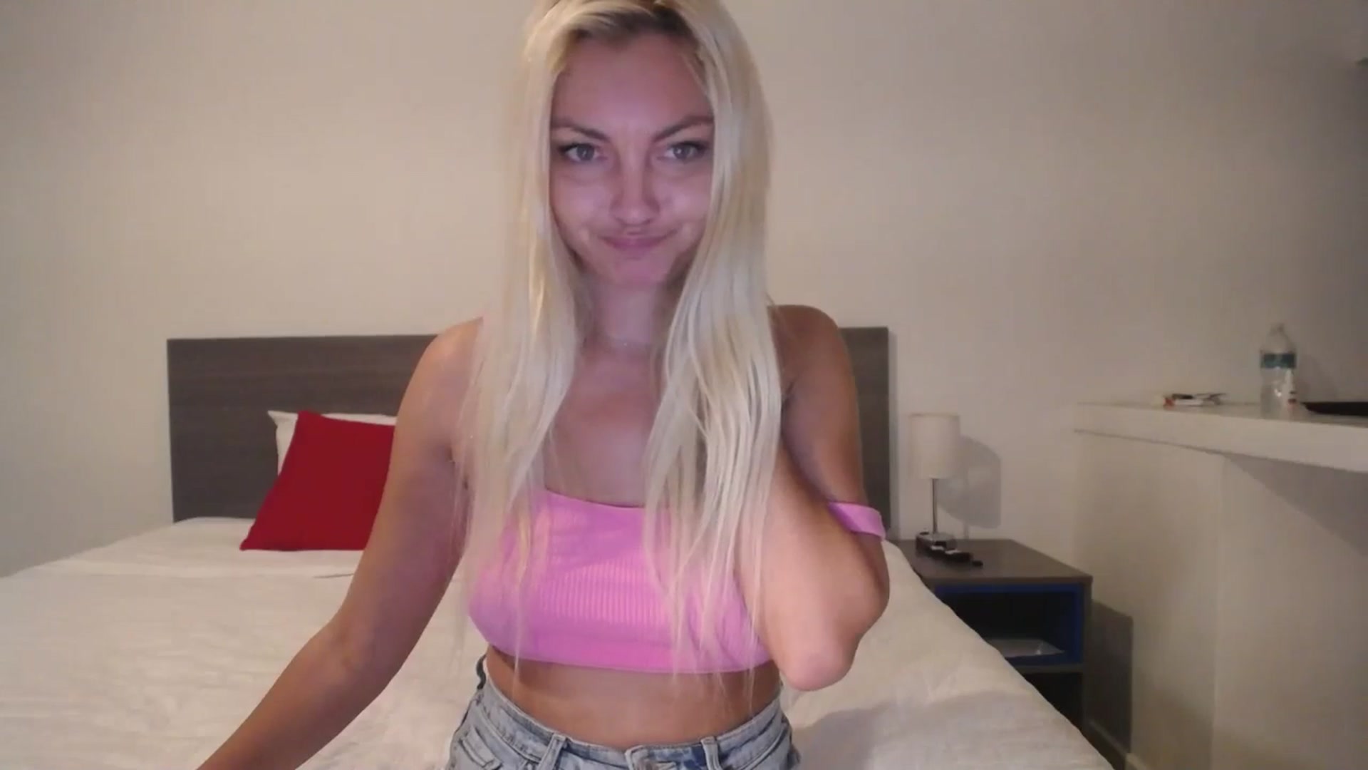 Gallery image thumbnail from AlissyaMay's myfreecams stream on, 11/09/2025, 10:57 image 3 of 20