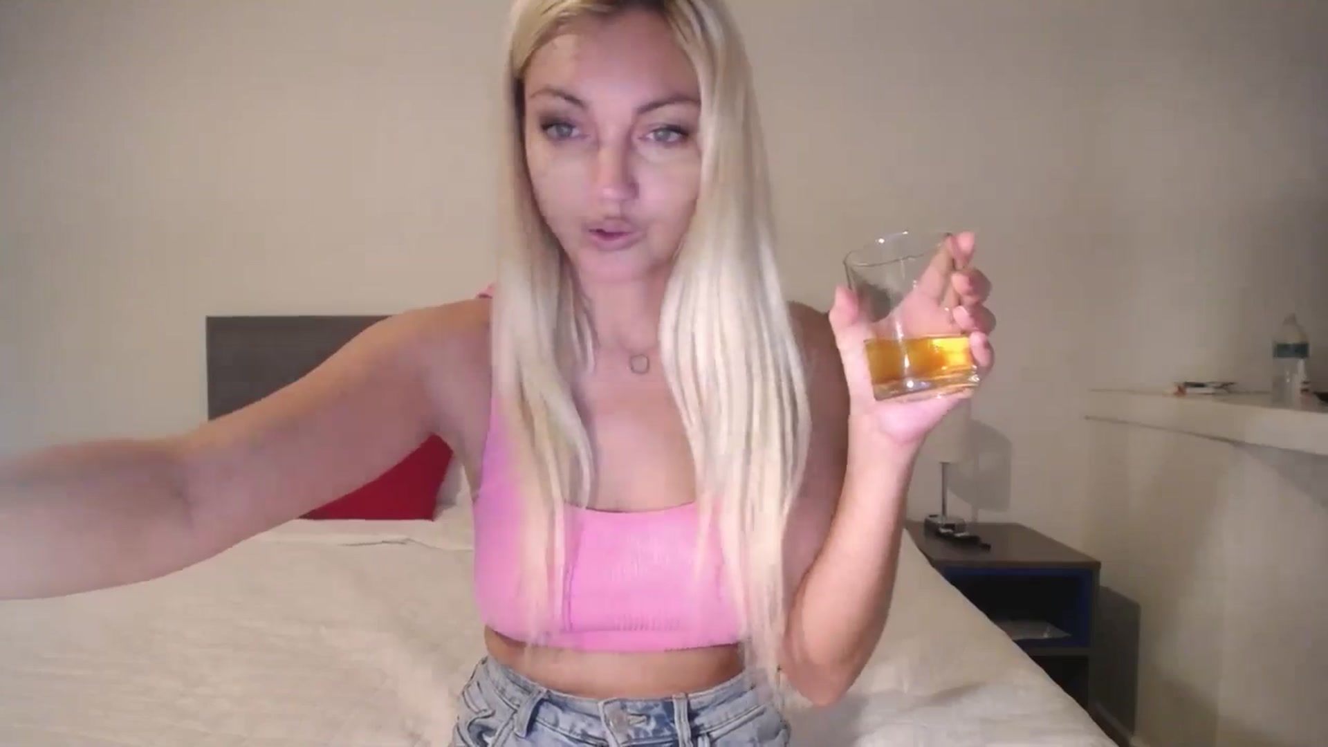 Gallery image thumbnail from AlissyaMay's myfreecams stream on, 11/09/2025, 11:29 image 3 of 20