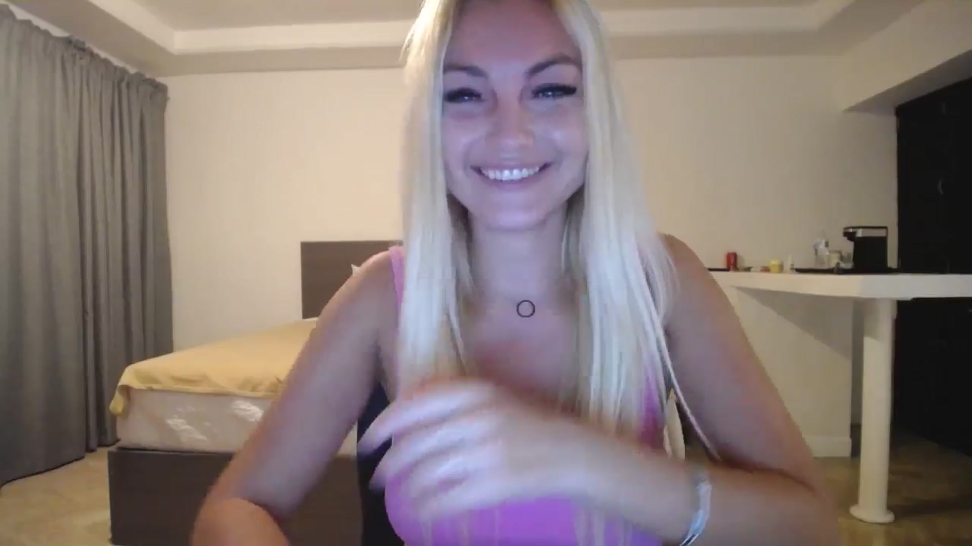 Gallery image thumbnail from AlissyaMay's myfreecams stream on, 11/11/2025, 09:32 image 17 of 20