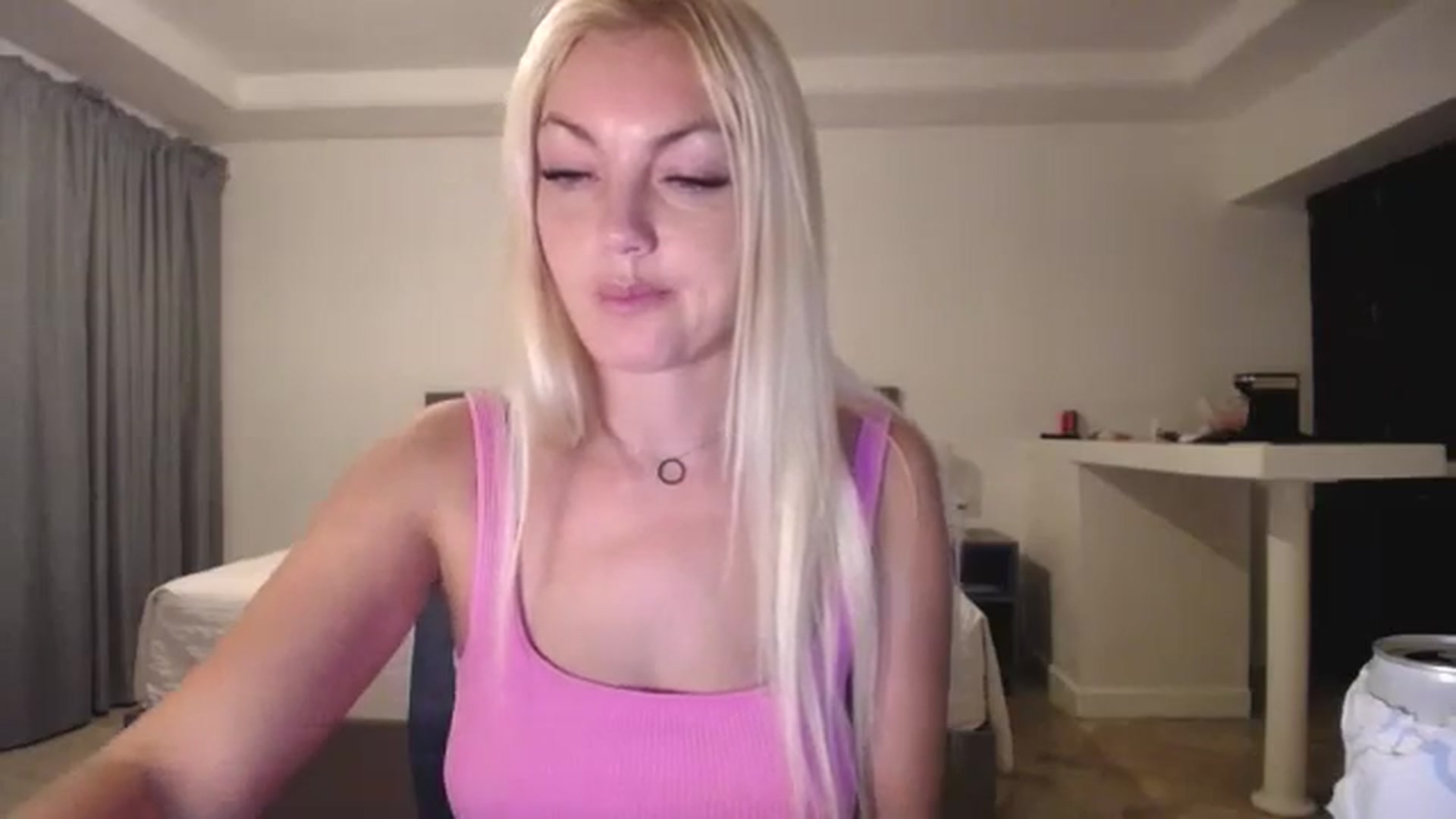 Gallery image thumbnail from AlissyaMay's myfreecams stream on, 11/12/2025, 08:57 image 11 of 20