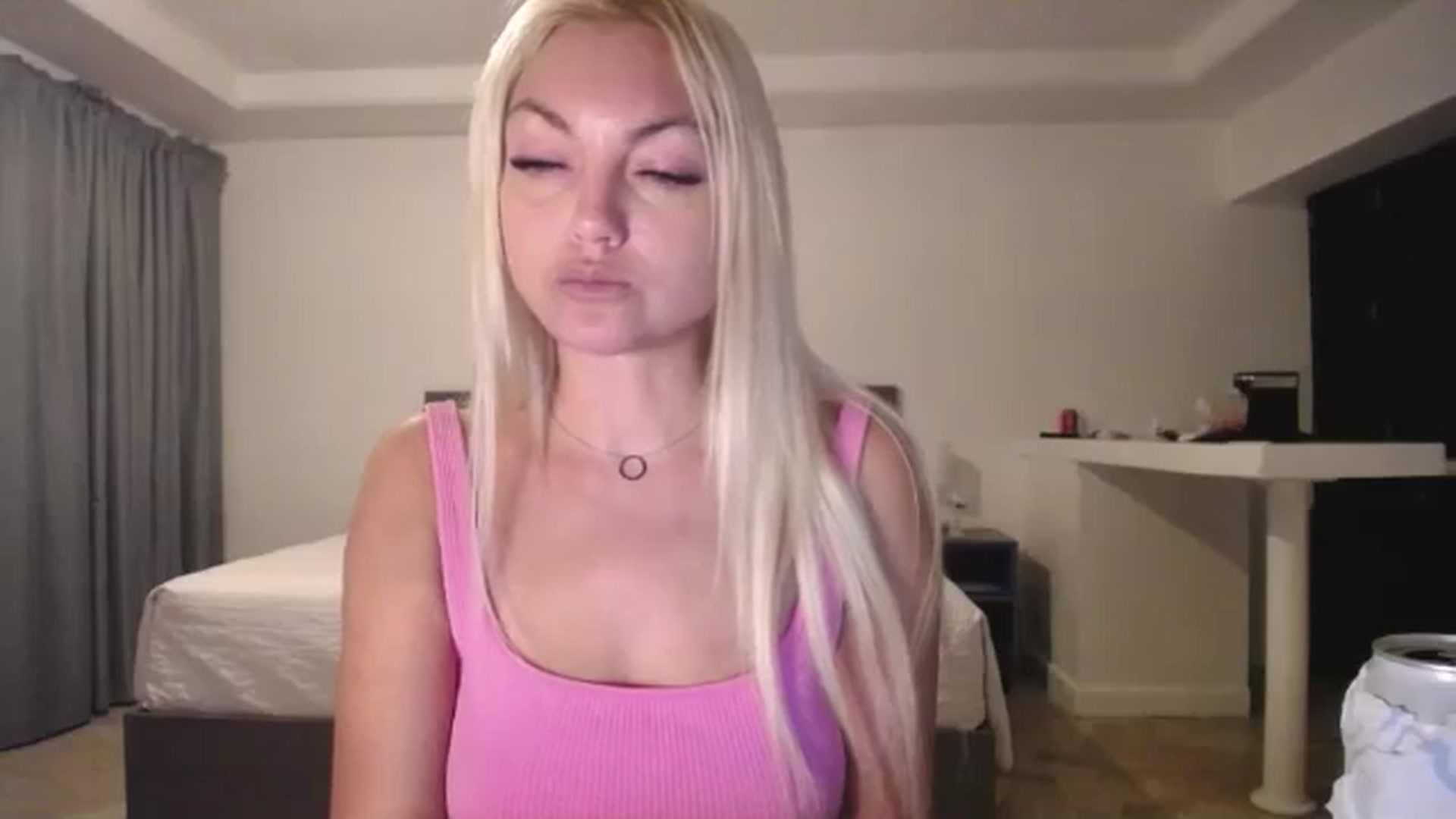 Gallery image thumbnail from AlissyaMay's myfreecams stream on, 11/12/2025, 08:57 image 7 of 20