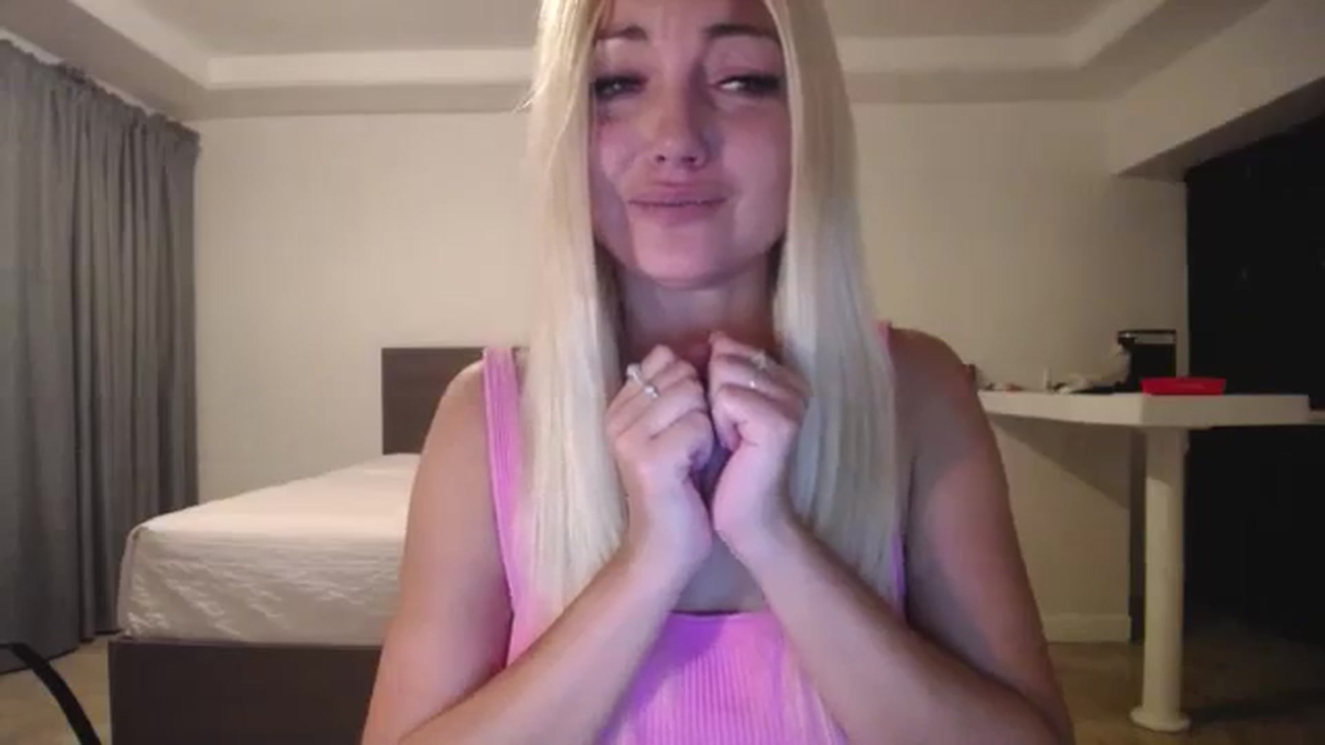 Gallery image thumbnail from AlissyaMay's myfreecams stream on, 11/12/2025, 10:50 image 14 of 20