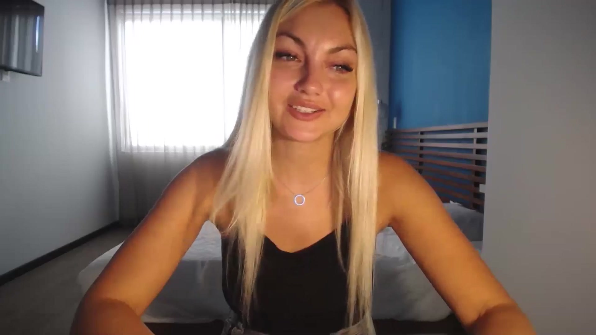 Gallery image thumbnail from AlissyaMay's myfreecams stream on, 11/23/2025, 16:21 image 14 of 20