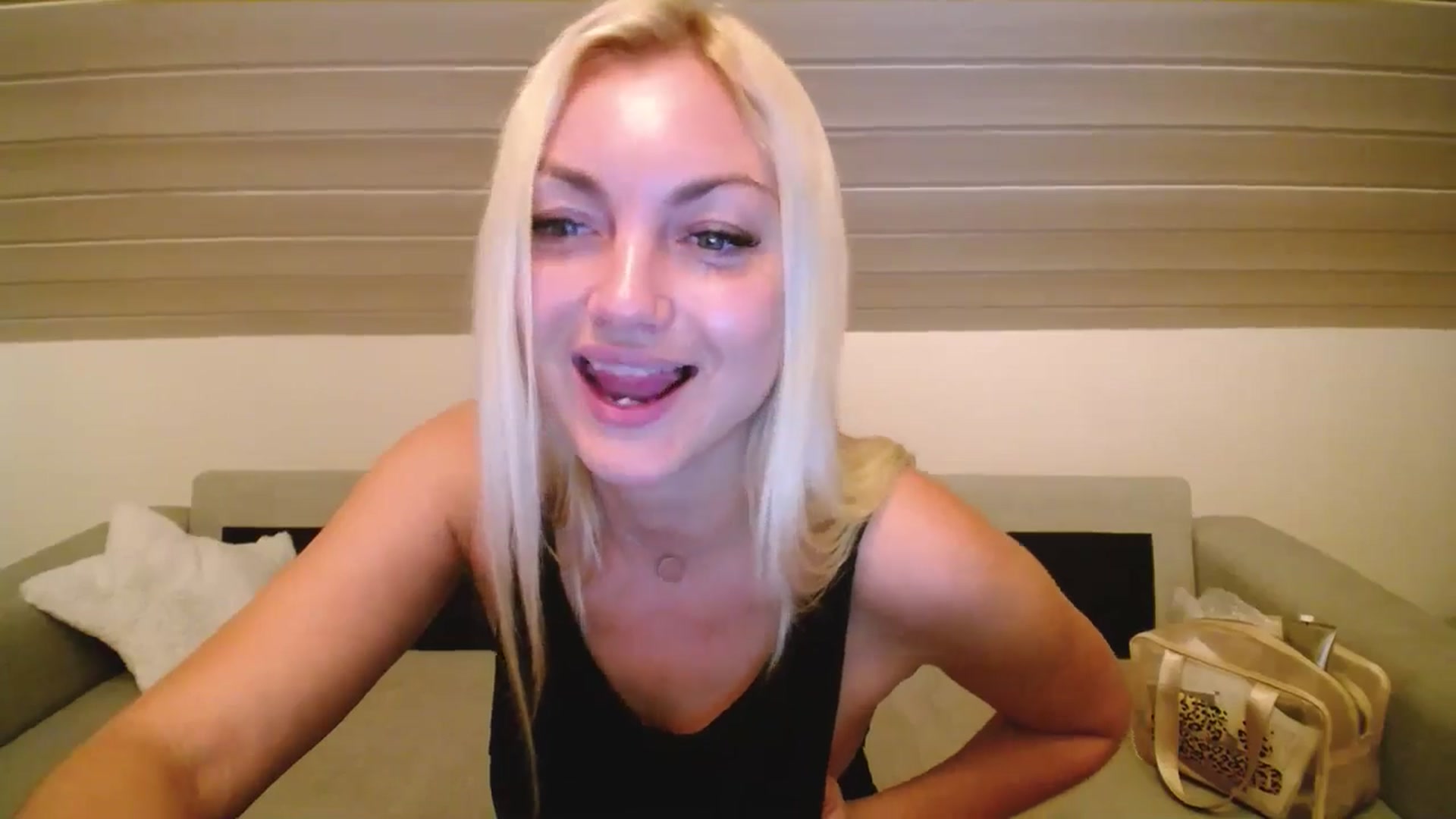 Gallery image thumbnail from AlissyaMay's myfreecams stream on, 11/26/2025, 20:03 image 17 of 20