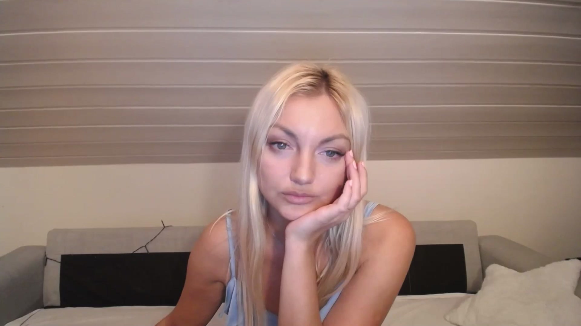 Gallery image thumbnail from AlissyaMay's myfreecams stream on, 12/12/2025, 18:03 image 9 of 20
