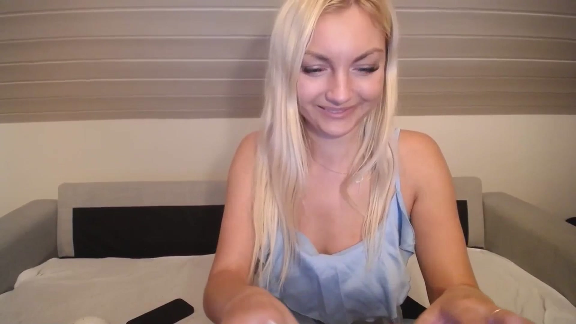 Gallery image thumbnail from AlissyaMay's myfreecams stream on, 12/12/2025, 21:12 image 14 of 20