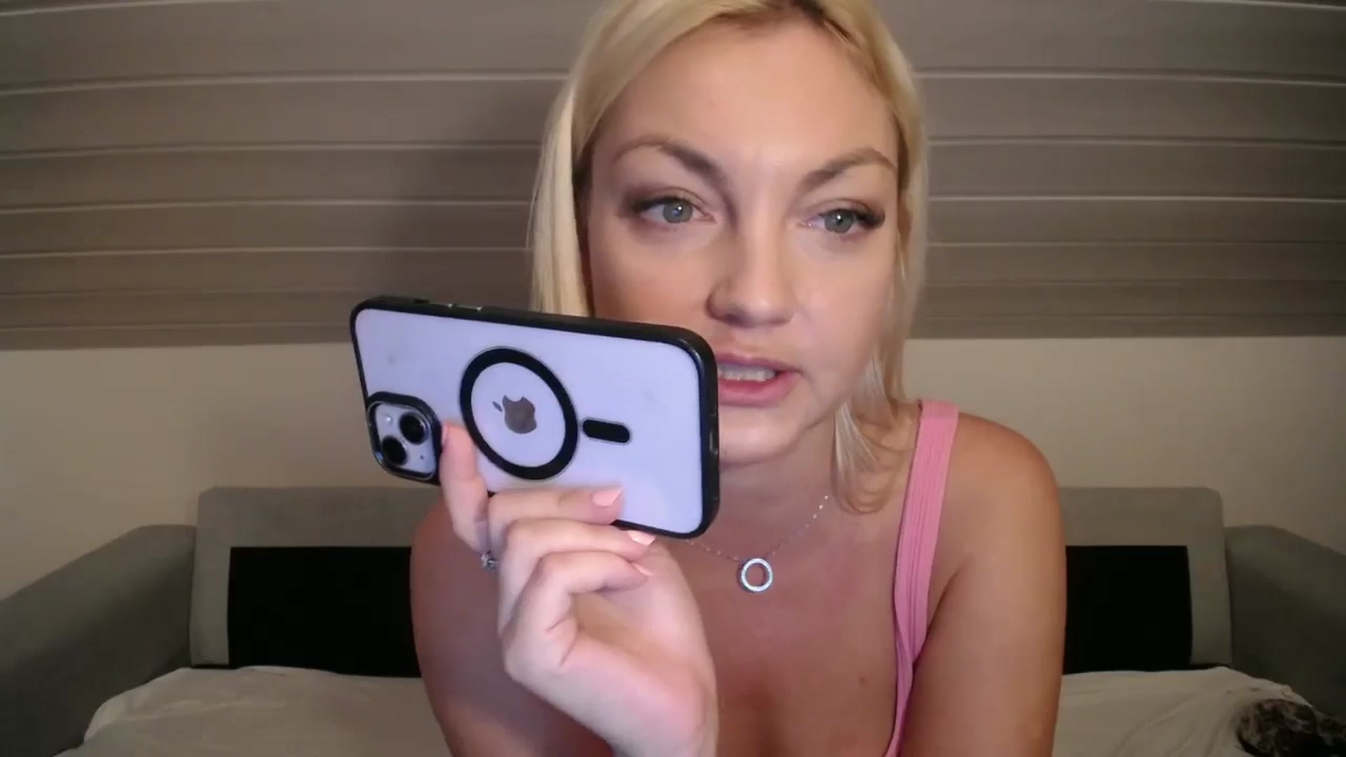 Gallery image thumbnail from AlissyaMay's myfreecams stream on, 12/14/2025, 18:04 image 17 of 20