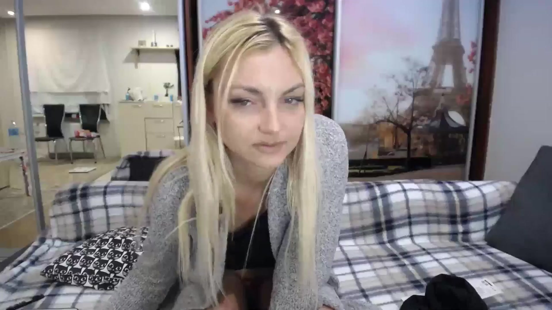 Gallery image thumbnail from AlissyaMay's myfreecams stream on, 12/25/2025, 18:05 image 16 of 20