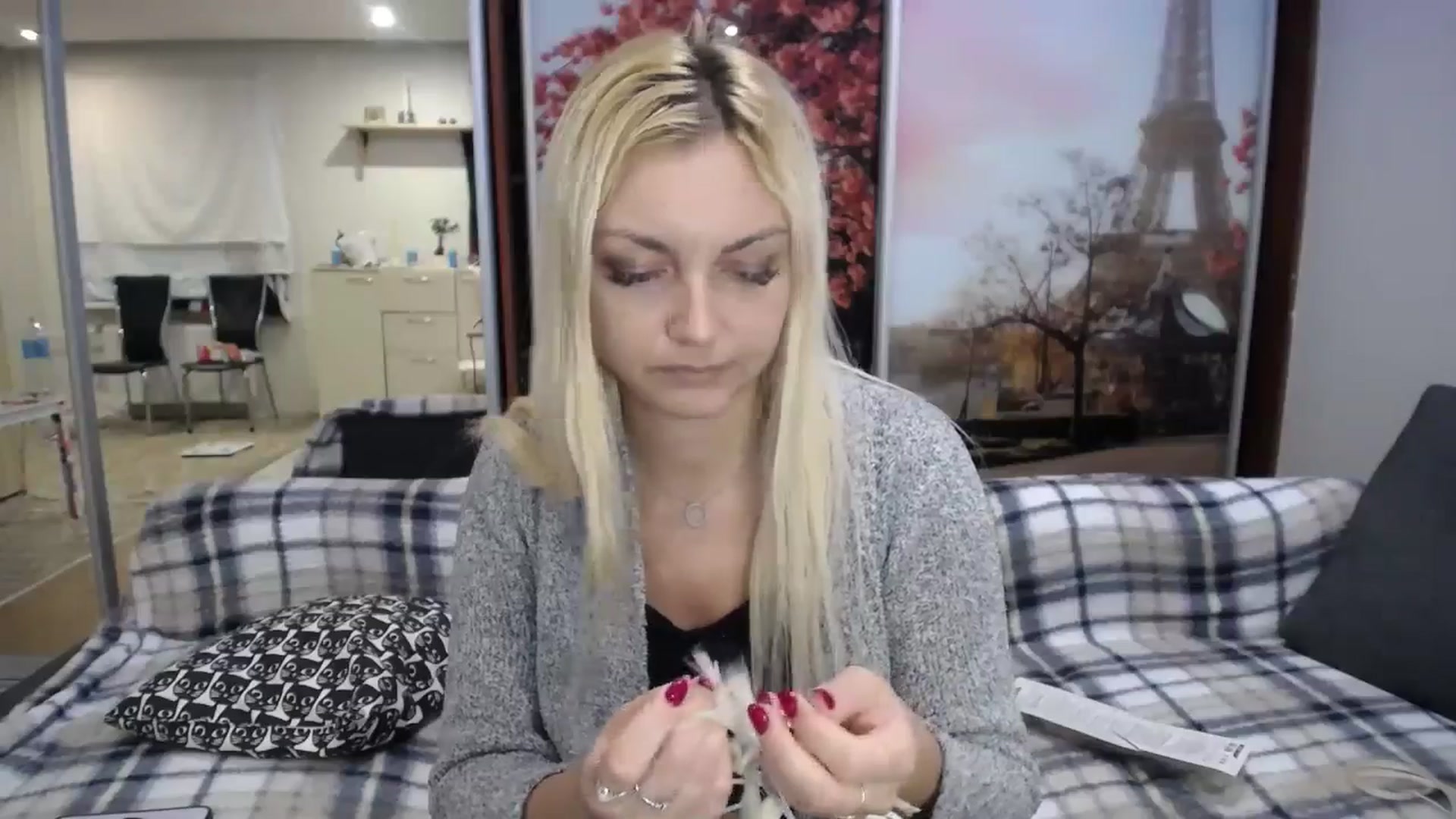 Gallery image thumbnail from AlissyaMay's myfreecams stream on, 12/25/2025, 18:05 image 12 of 20