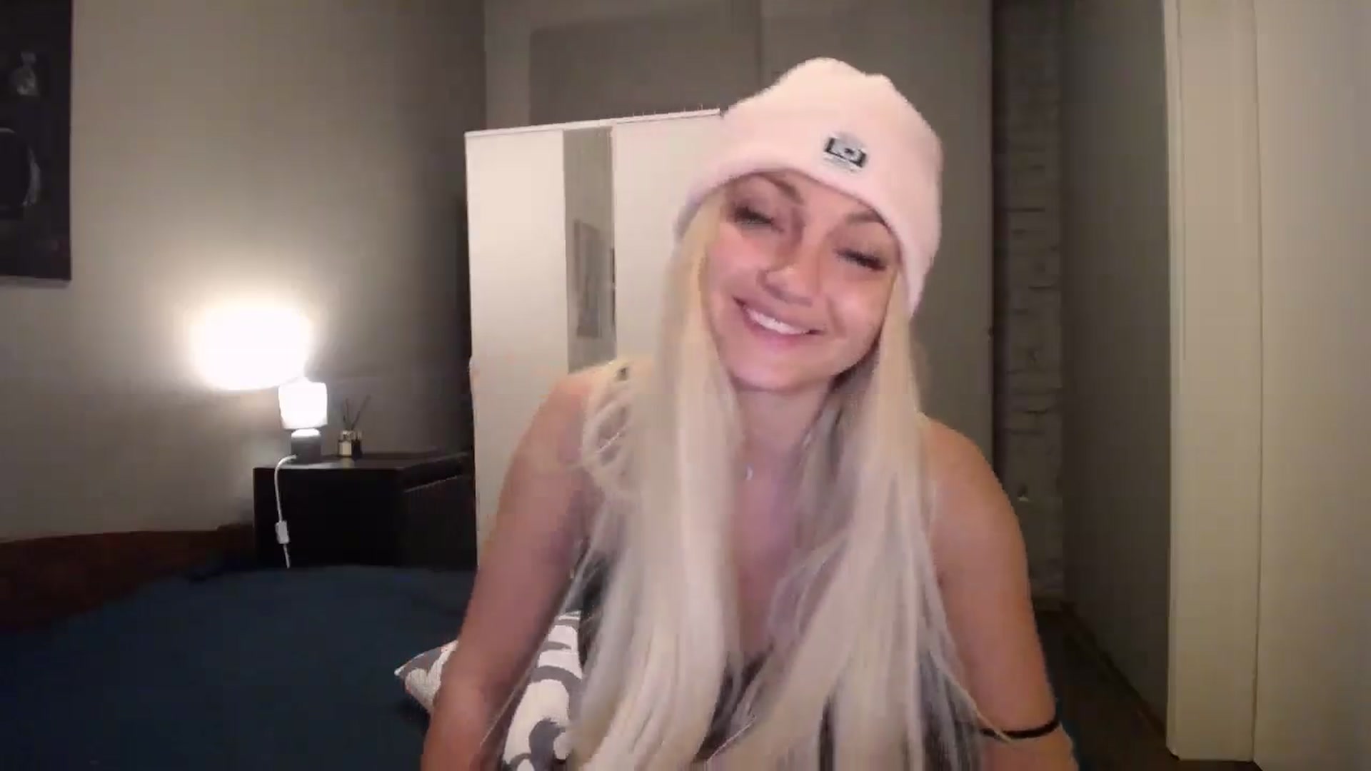 Gallery image thumbnail from AlissyaMay's myfreecams stream on, 01/30/2026, 11:57 image 17 of 20