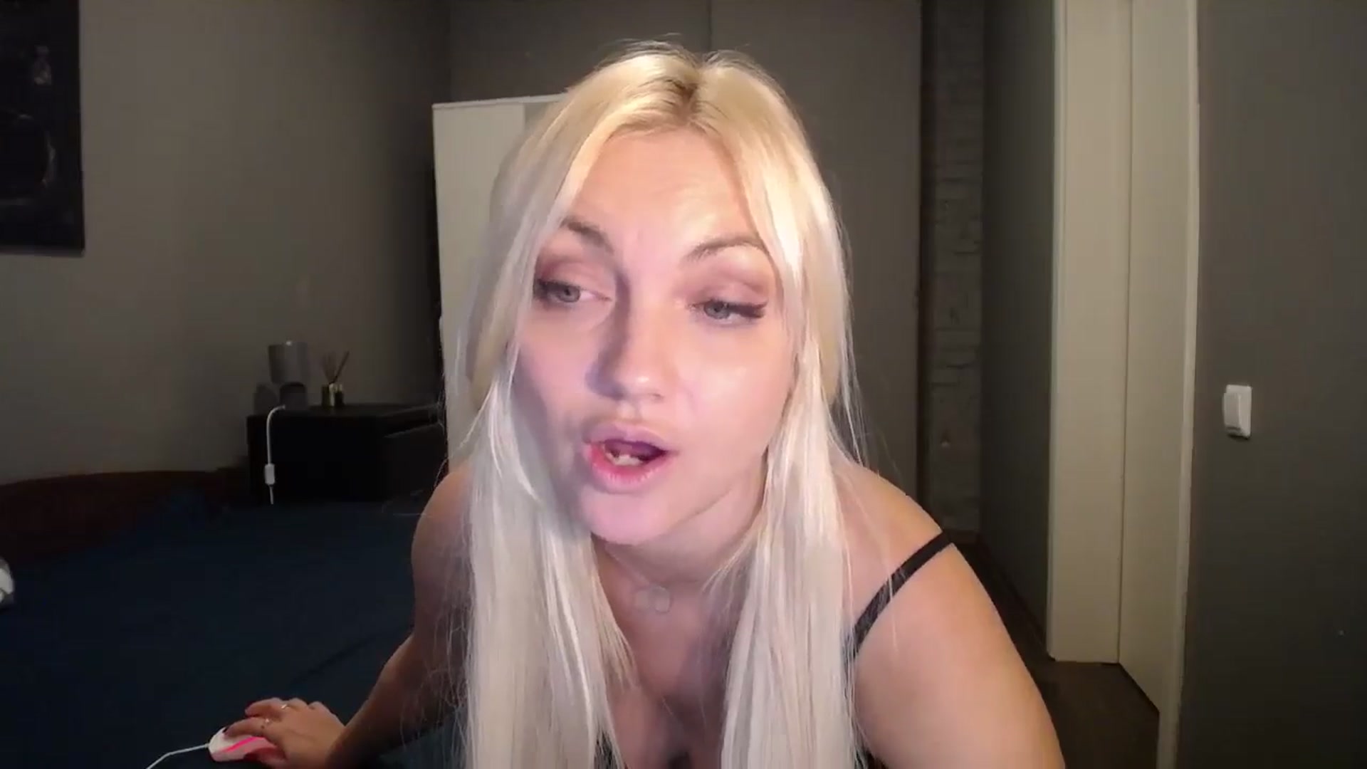 Gallery image thumbnail from AlissyaMay's myfreecams stream on, 01/31/2026, 10:08 image 5 of 20