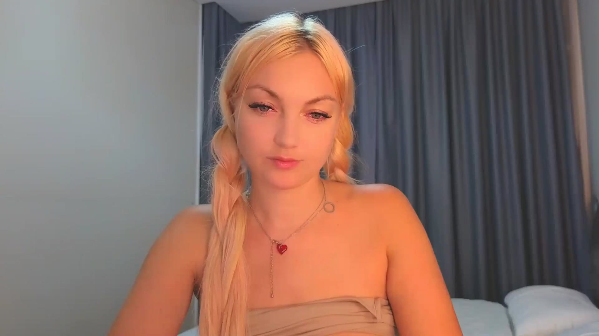Gallery image thumbnail from AlissyaMay's myfreecams stream on, 04/23/2026, 23:26 image 9 of 20