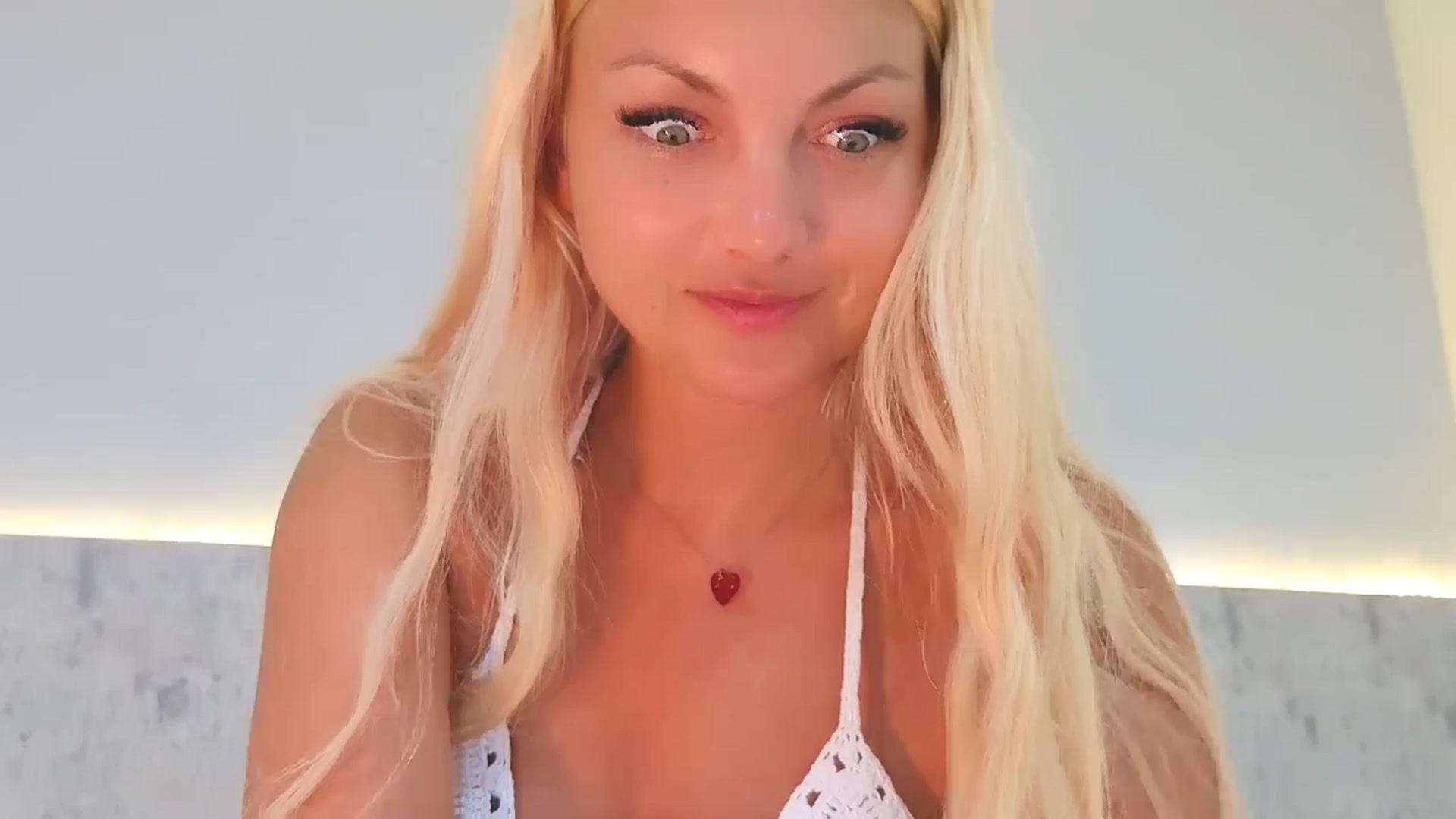 Gallery image thumbnail from AlissyaMay's myfreecams stream on, 05/02/2026, 13:41 image 4 of 20