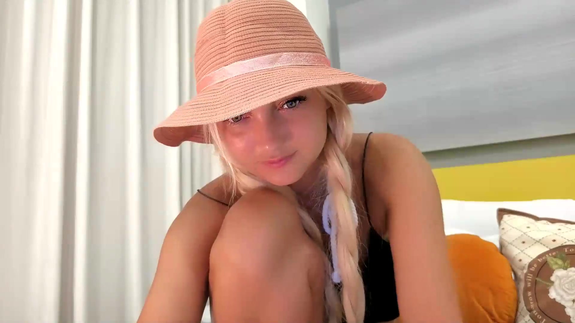 Gallery image thumbnail from AlissyaMay's myfreecams stream on, 05/11/2026, 18:58 image 19 of 20