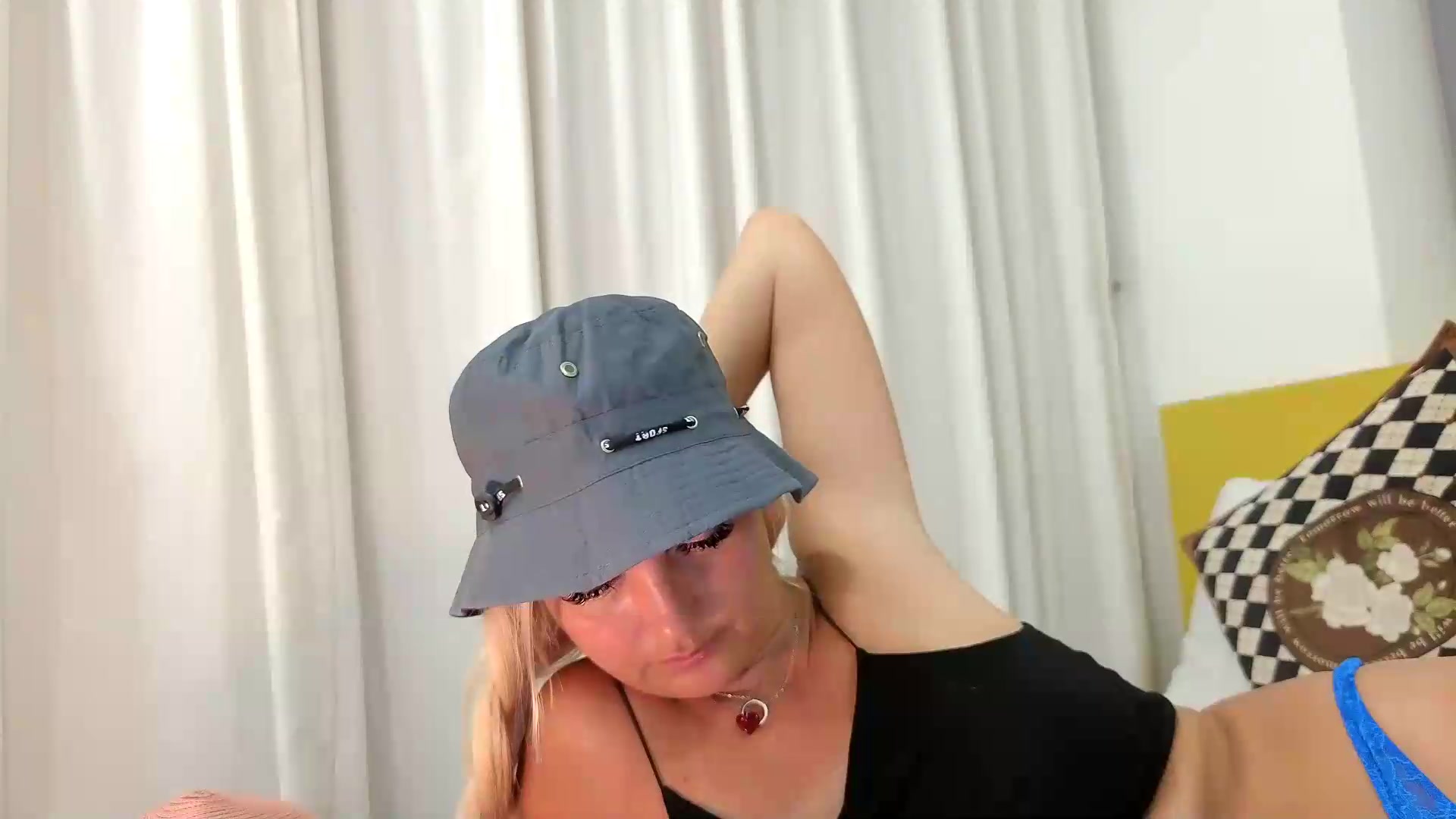 Gallery image thumbnail from AlissyaMay's myfreecams stream on, 05/11/2026, 18:58 image 17 of 20