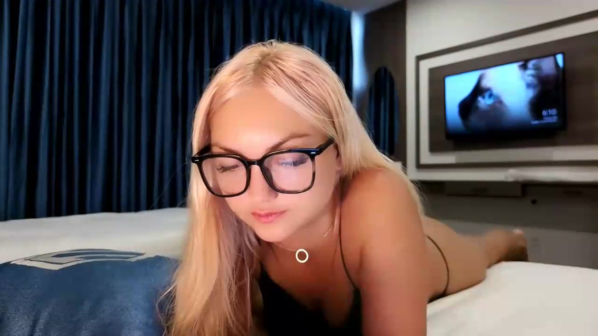 Gallery image thumbnail from AlissyaMay's myfreecams stream on, 05/18/2026, 24:01 image 9 of 20