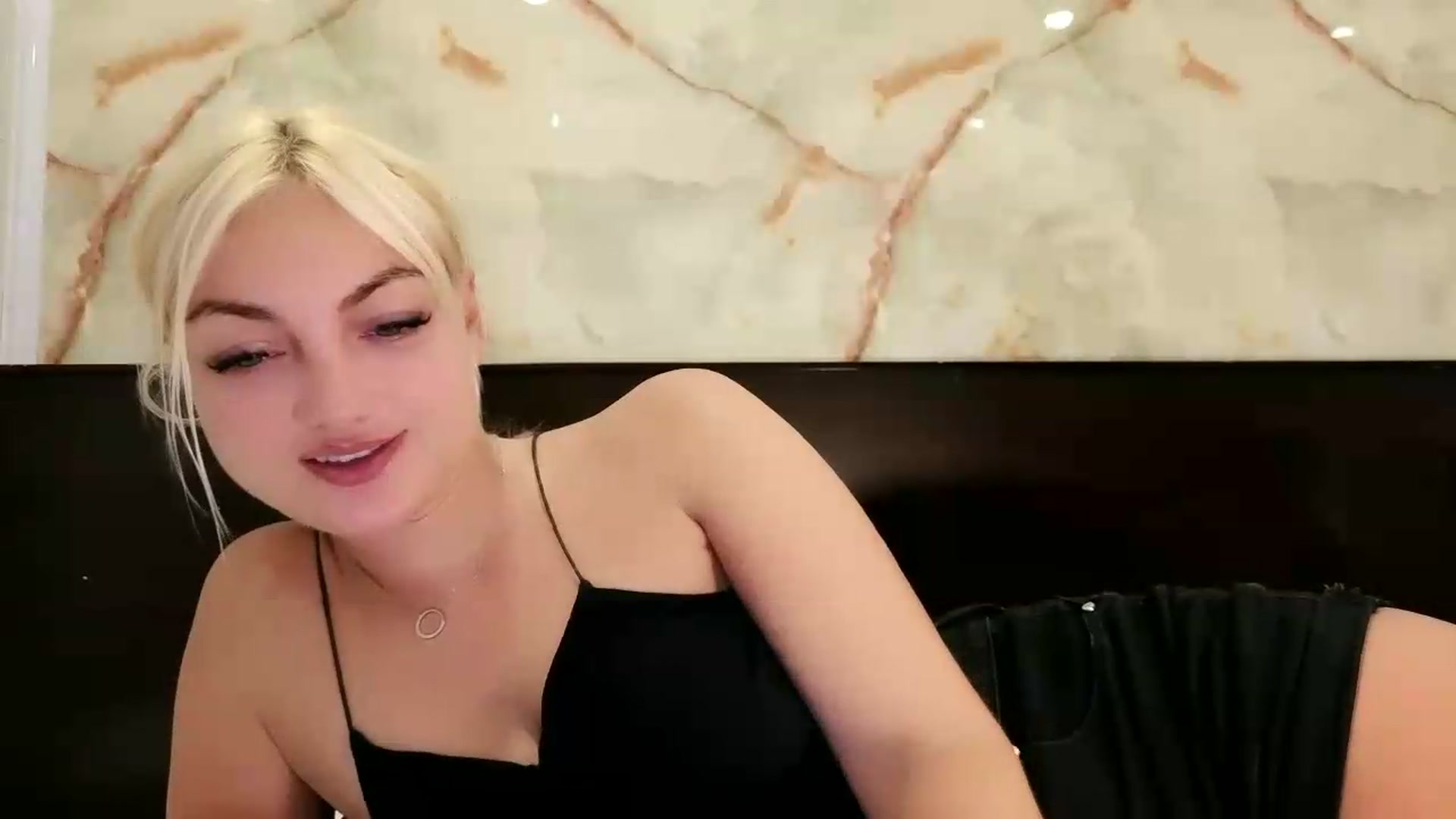 Gallery image thumbnail from AlissyaMay's myfreecams stream on, 05/30/2026, 21:37 image 17 of 20