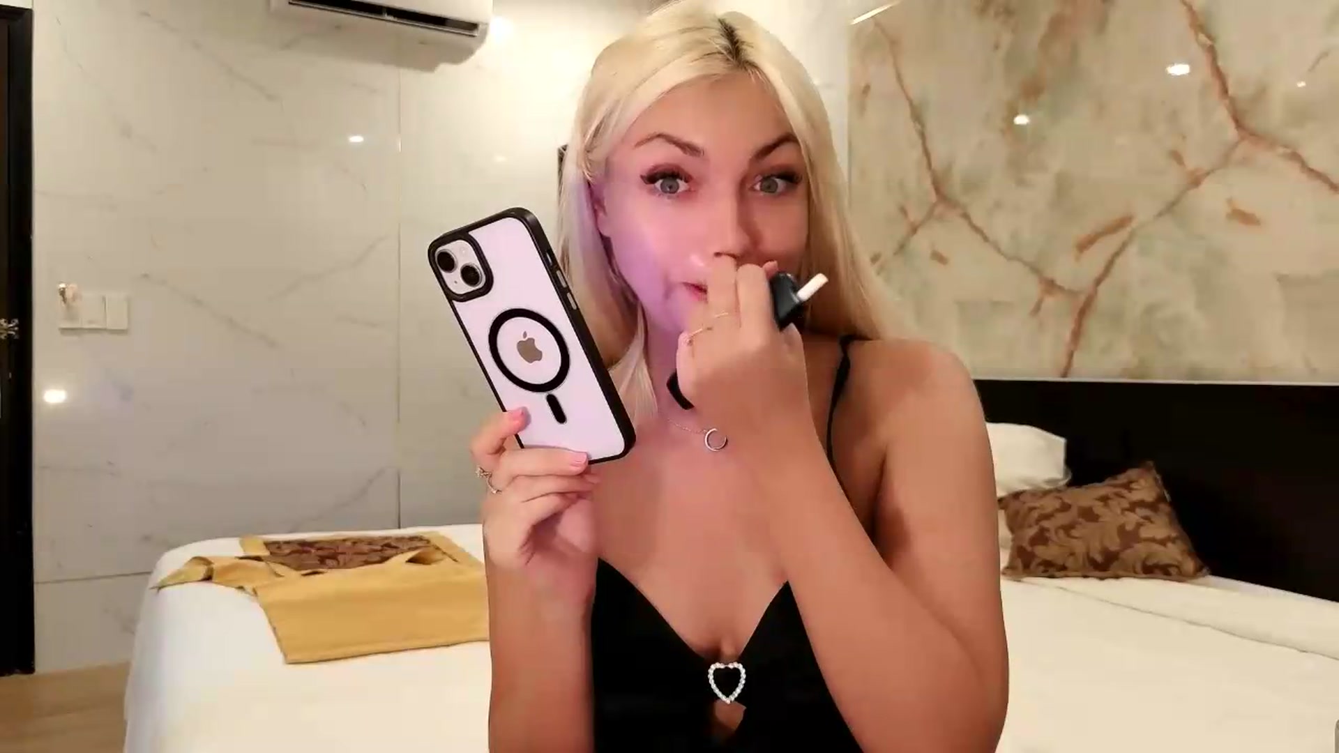 Gallery image thumbnail from AlissyaMay's myfreecams stream on, 06/05/2026, 08:27 image 17 of 20