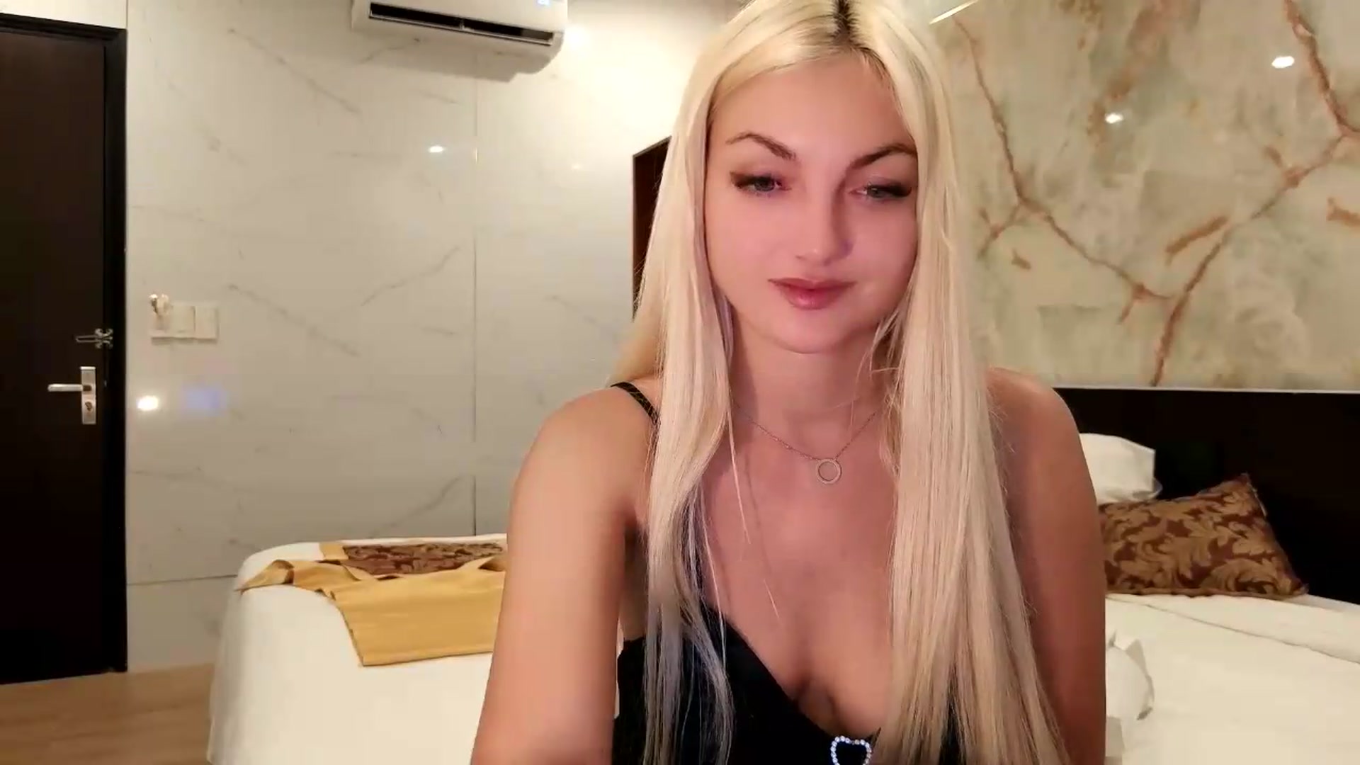 Gallery image thumbnail from AlissyaMay's myfreecams stream on, 06/05/2026, 08:27 image 7 of 20