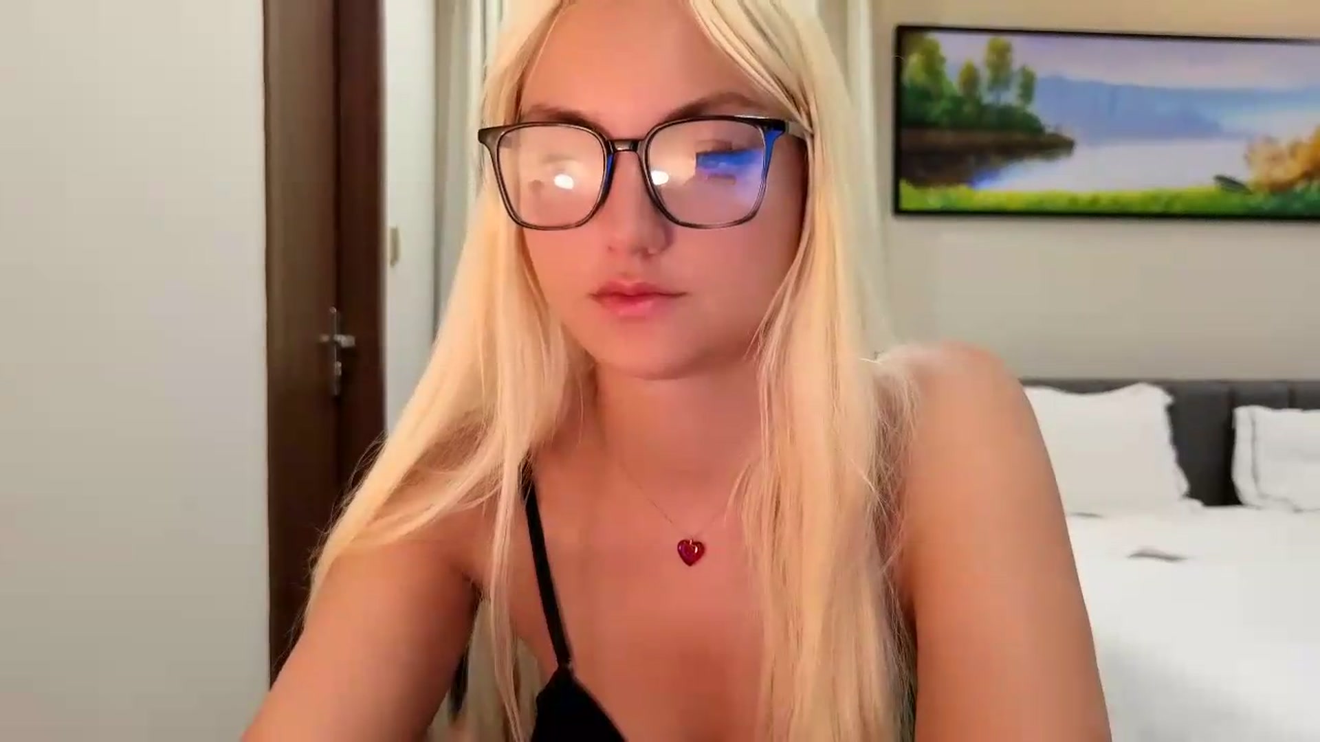 Gallery image thumbnail from AlissyaMay's myfreecams stream on, 07/04/2026, 13:01 image 5 of 20