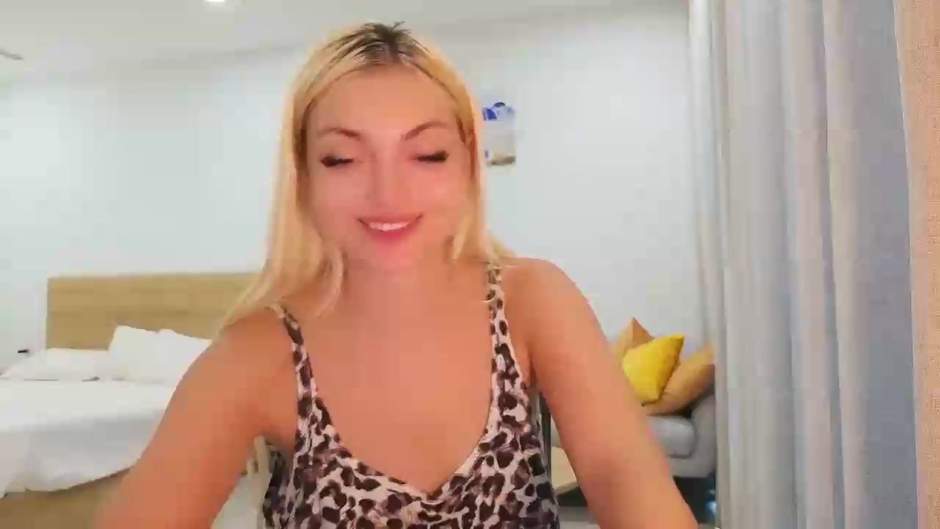 Gallery image thumbnail from AlissyaMay's myfreecams stream on, 07/27/2026, 07:17 image 3 of 20