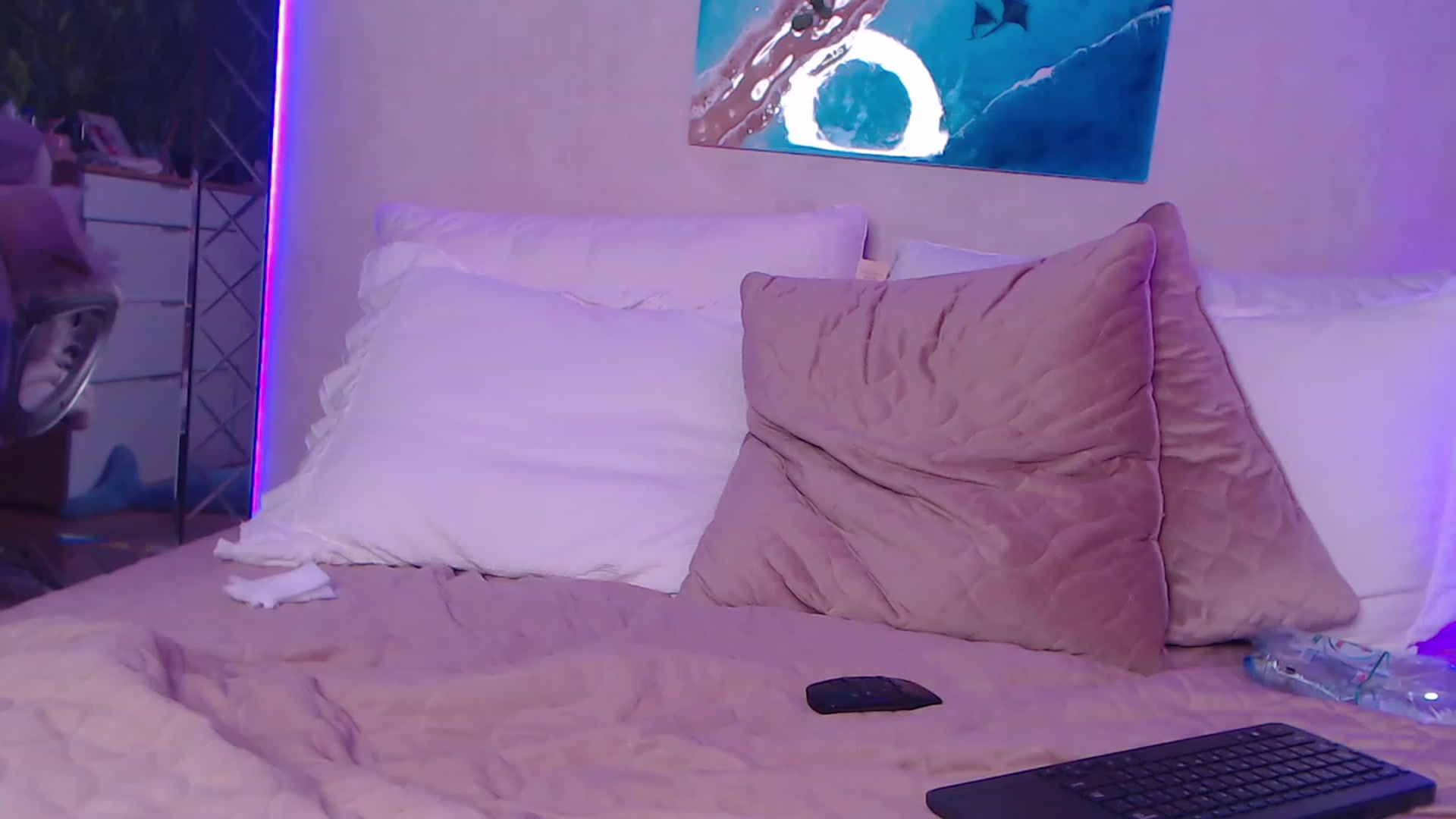 Gallery image thumbnail from Alizee_Spicy's myfreecams stream on, 11/21/2022, 14:21 image 20 of 20