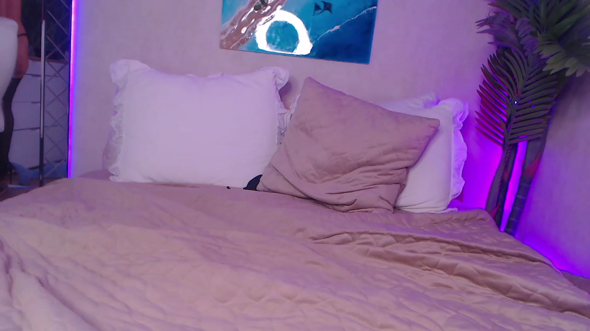 Gallery image thumbnail from Alizee_Spicy's myfreecams stream on, 11/22/2022, 06:32 image 18 of 20