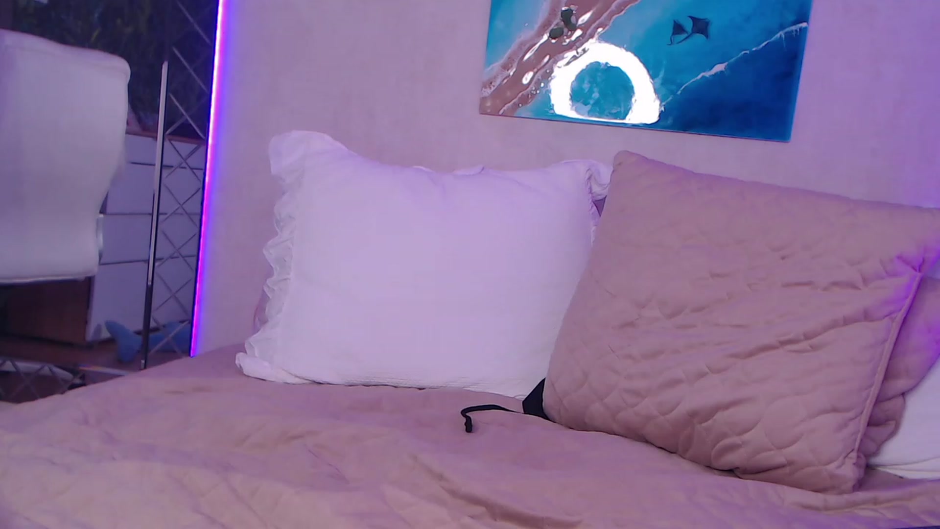 Gallery image thumbnail from Alizee_Spicy's myfreecams stream on, 11/22/2022, 08:41 image 9 of 20