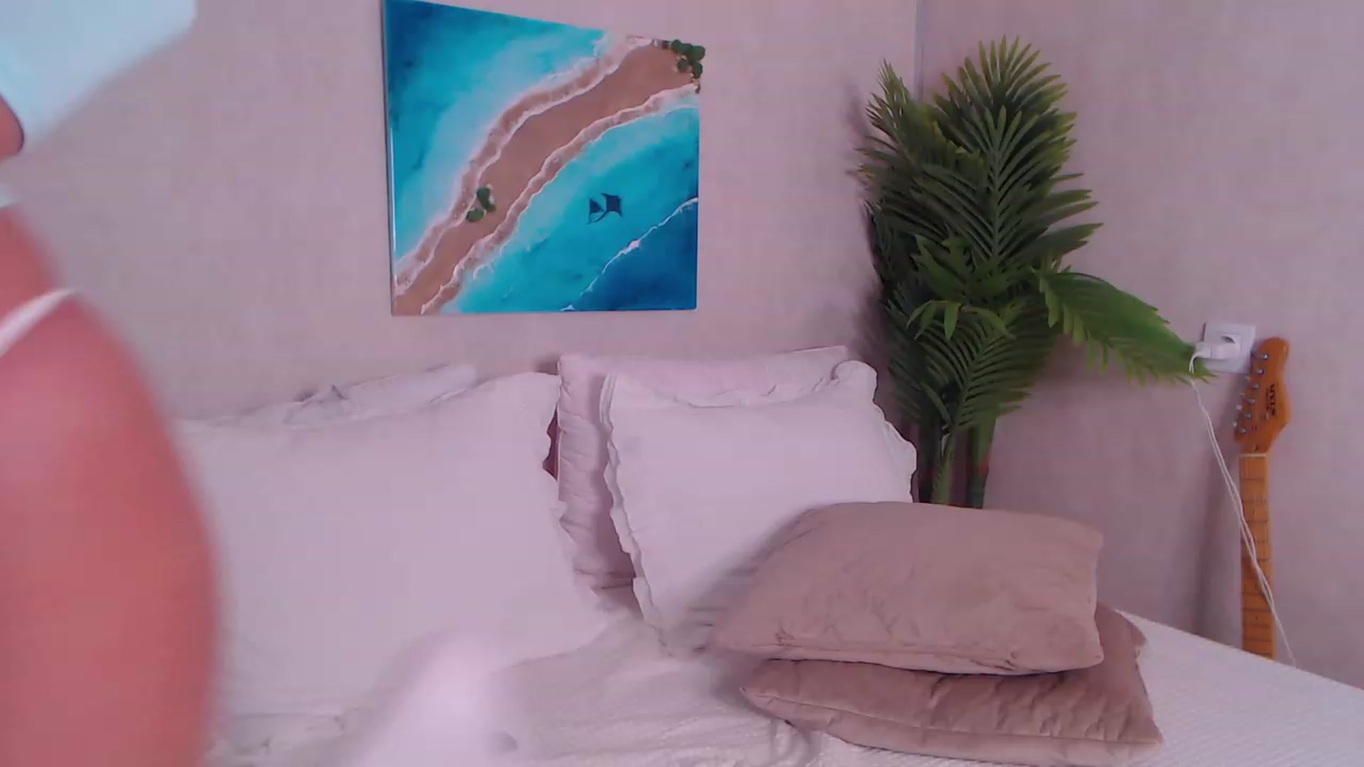 Gallery image thumbnail from Alizee_Spicy's myfreecams stream on, 12/09/2022, 20:35 image 5 of 20