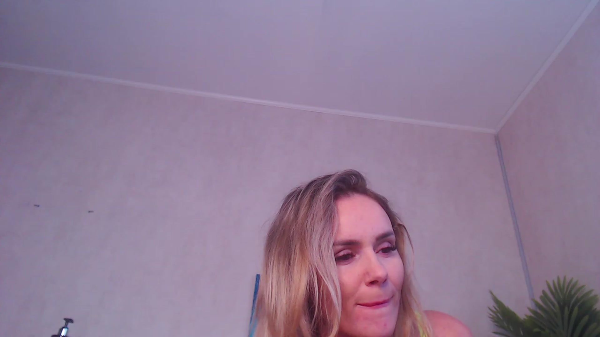 Gallery image thumbnail from Alizee_Spicy's myfreecams stream on, 03/16/2023, 16:37 image 9 of 20