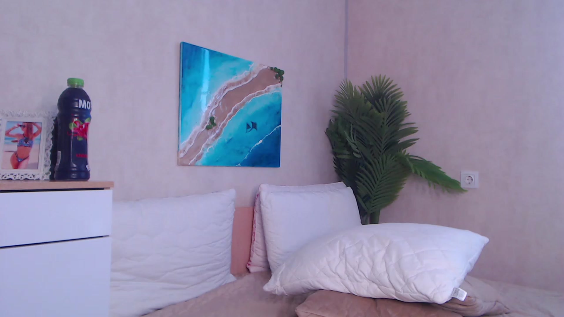 Gallery image thumbnail from Alizee_Spicy's myfreecams stream on, 03/18/2023, 14:54 image 19 of 20